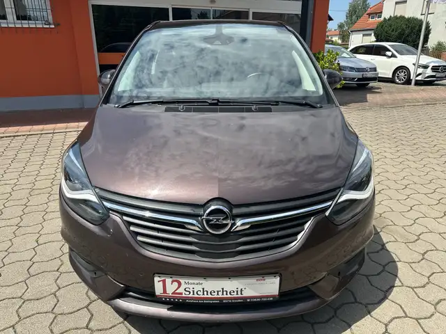 Opel Zafira view 2