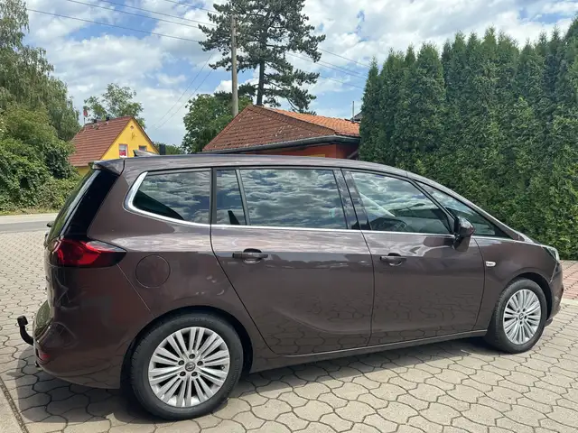 Opel Zafira view 4