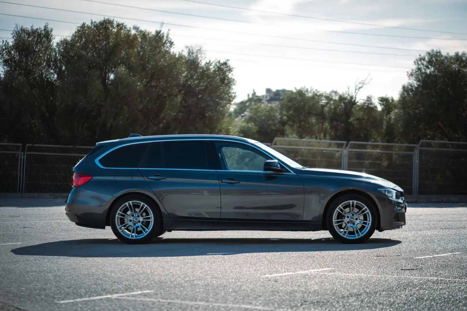 BMW 320 320dA Luxury - 2