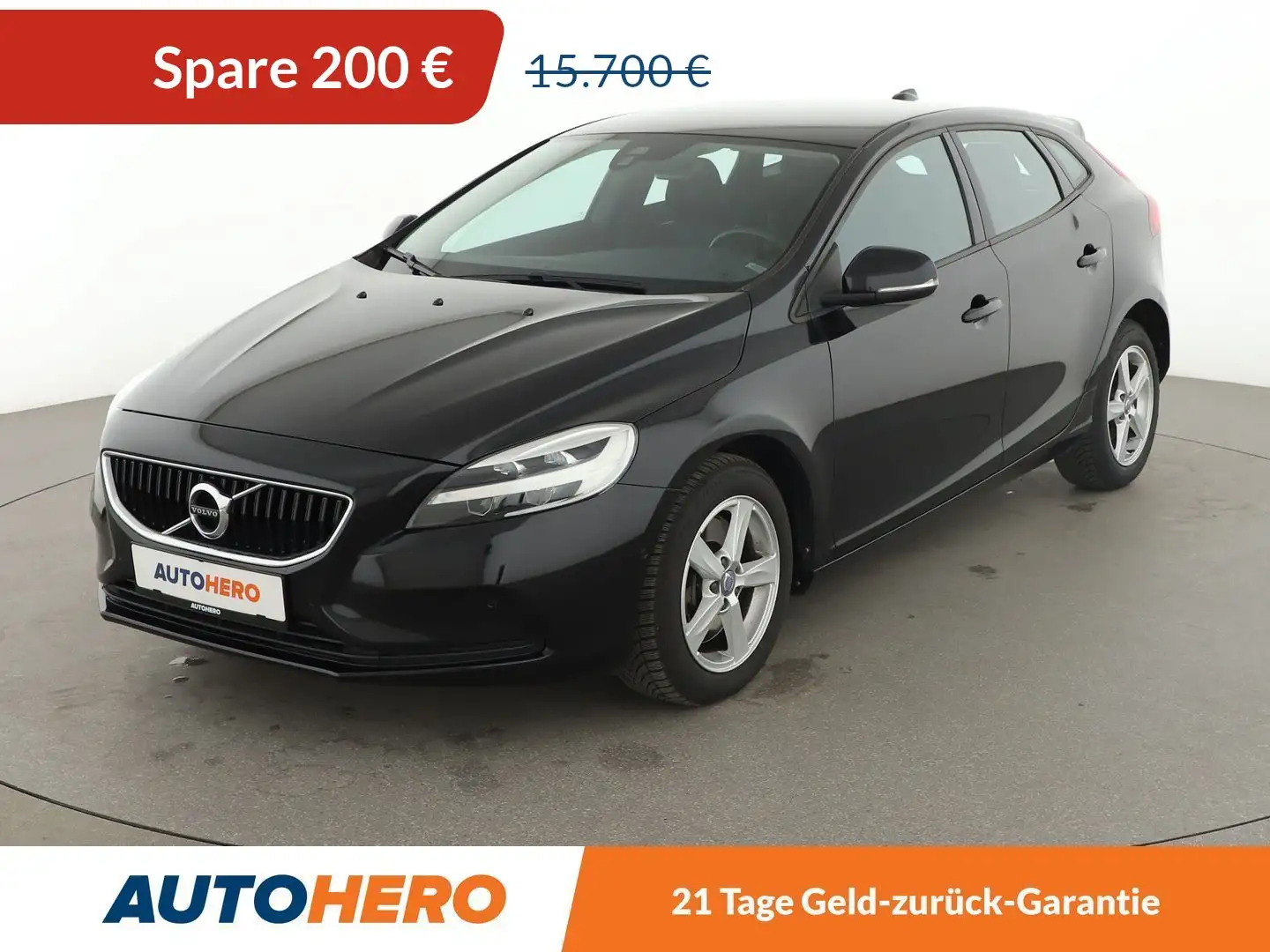 Volvo V40 2.0 D3 Momentum Aut.*NAVI*TEMPO*CAM*SHZ*PDC* Schwarz - 1