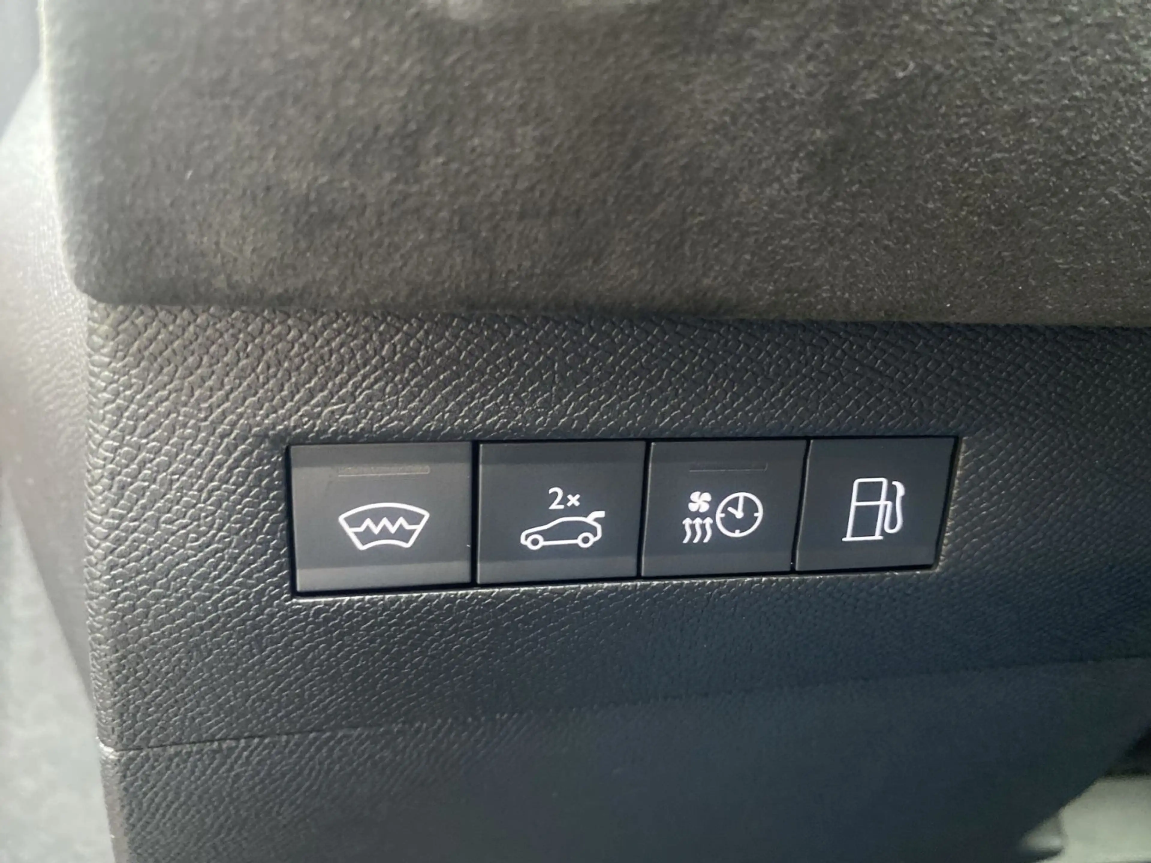 DS Automobiles DS 4 4 E-Tense Hybrid 225 — photo 15