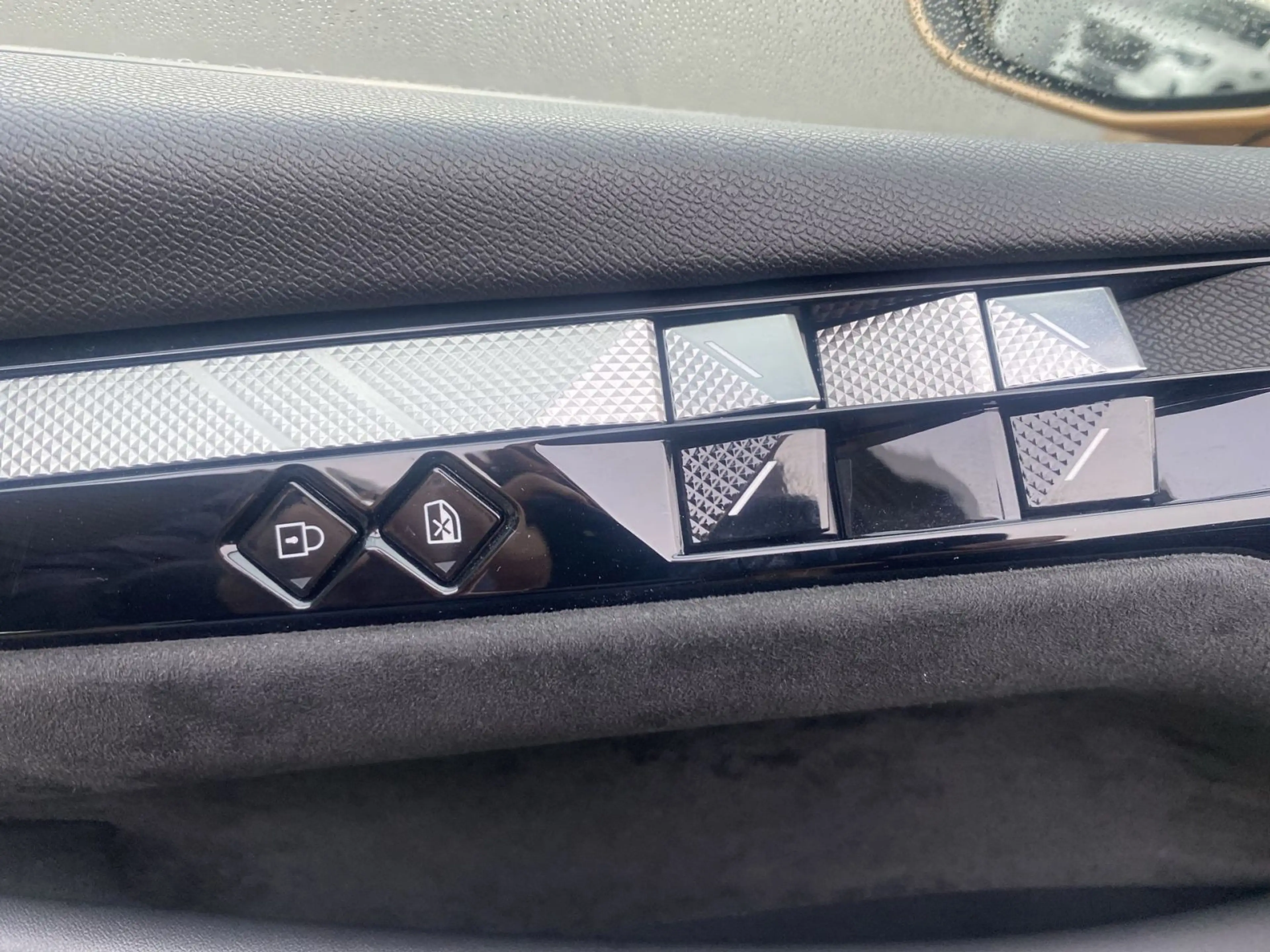 DS Automobiles DS 4 4 E-Tense Hybrid 225 — photo 10