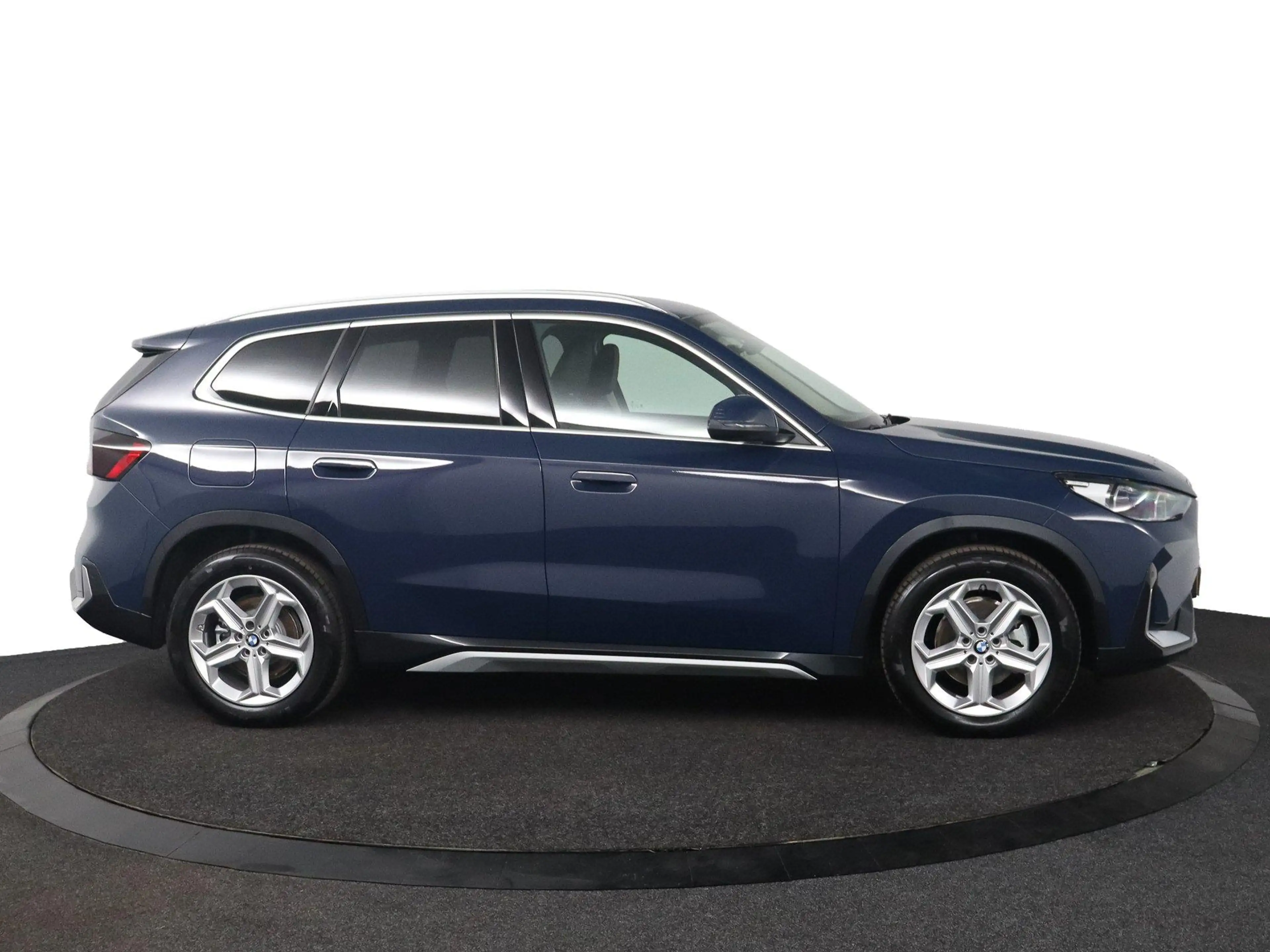 BMW iX1 eDrive20 Pure Edition 67 kWh | X-line | Getint Gla — photo 11