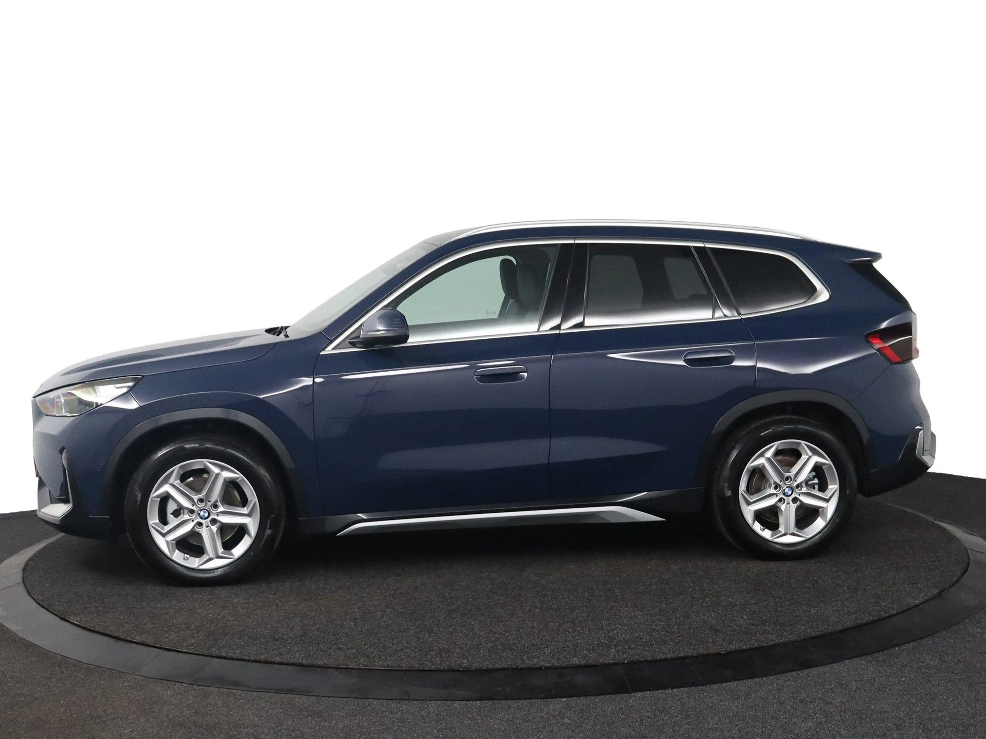 BMW iX1 eDrive20 Pure Edition 67 kWh | X-line | Getint Gla — photo 3