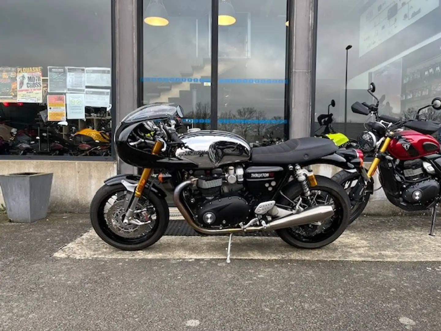 Triumph Thruxton Plateado - 1