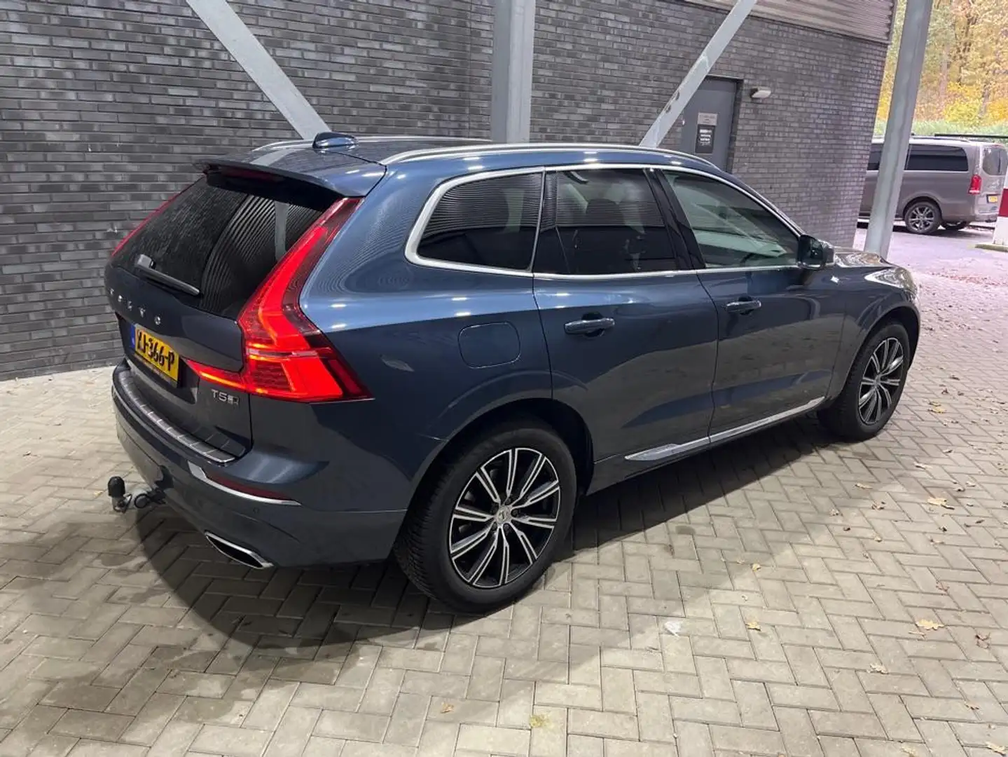 Volvo XC60 T5 AWD Inscription | Trekhaak | ACC | Panoramadak Blau - 2
