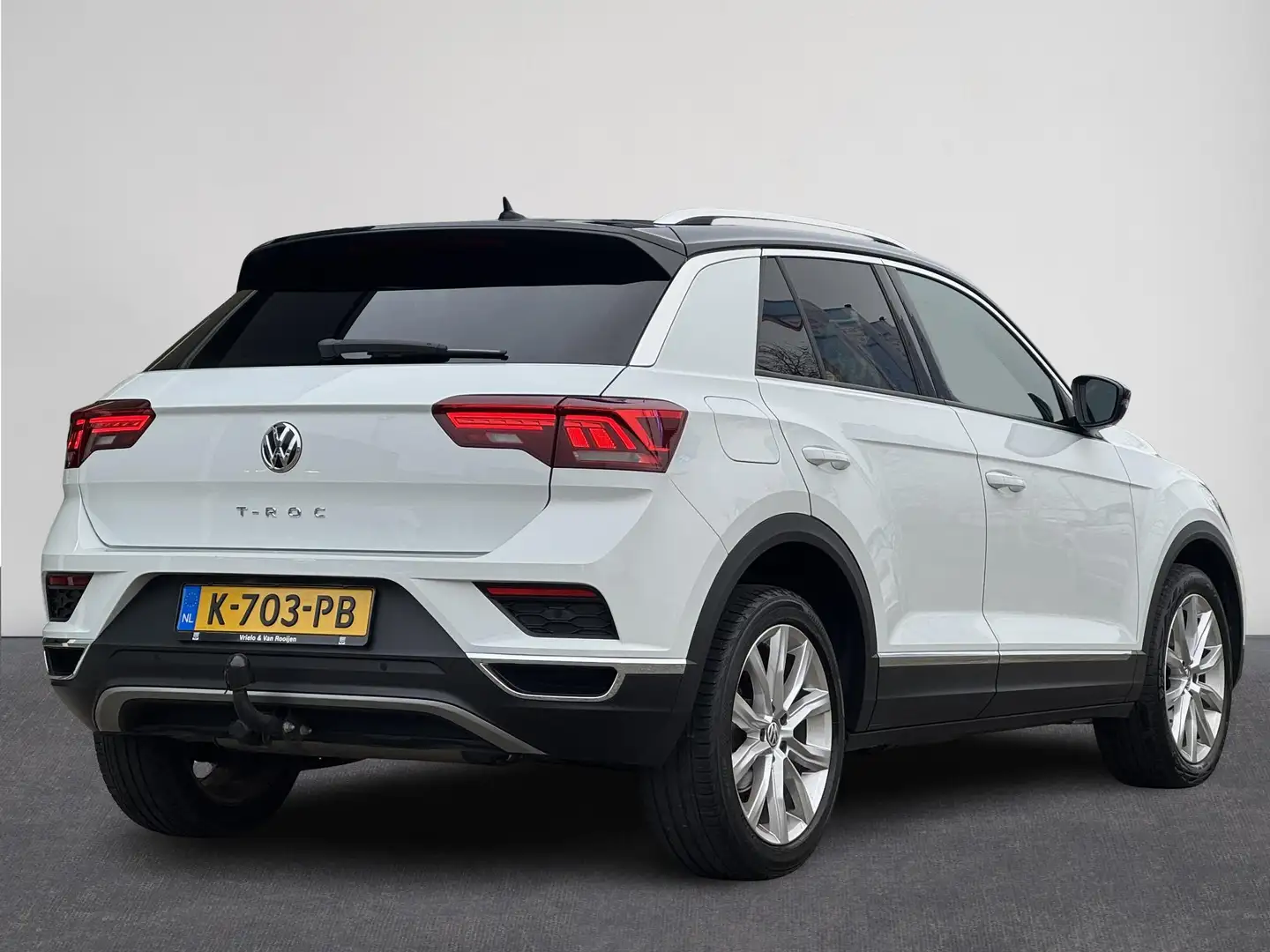 Volkswagen T-Roc 1.5 TSI Sport | Airco | Carplay | Camera | Parkeer Weiß - 2