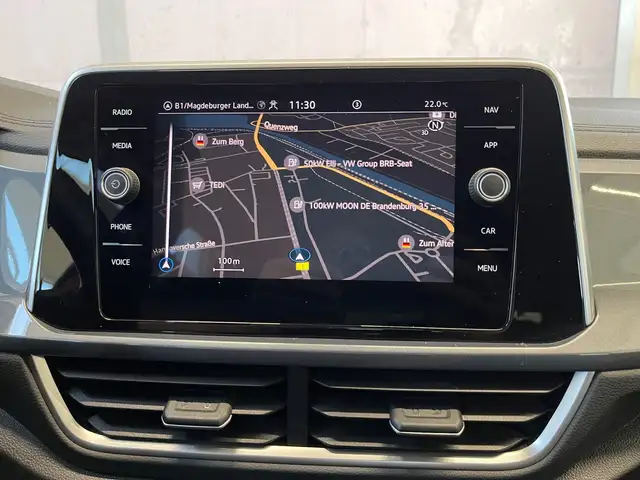 Volkswagen T-Roc view 13