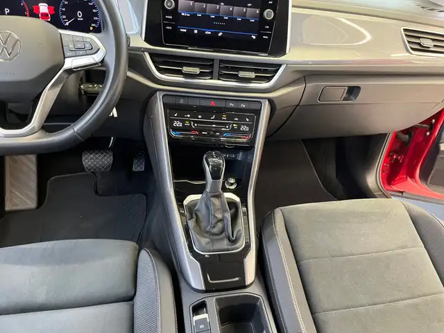 Volkswagen T-Roc view 9