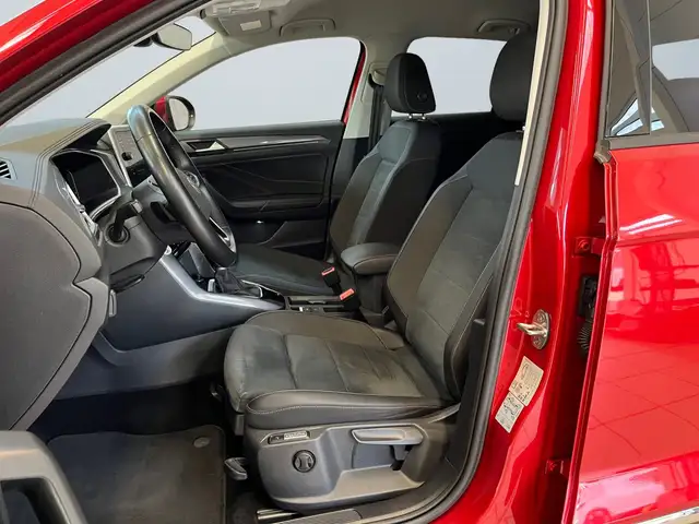 Volkswagen T-Roc view 7