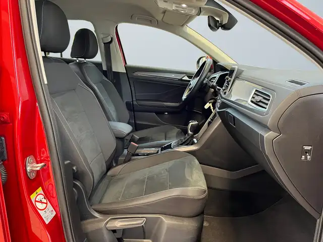 Volkswagen T-Roc view 10