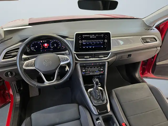 Volkswagen T-Roc view 8