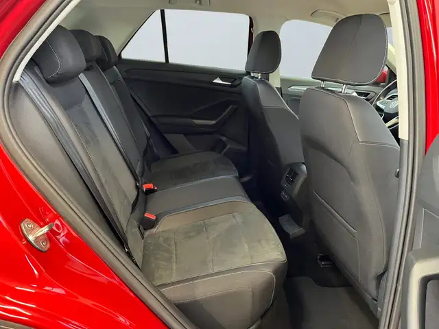 Volkswagen T-Roc view 11