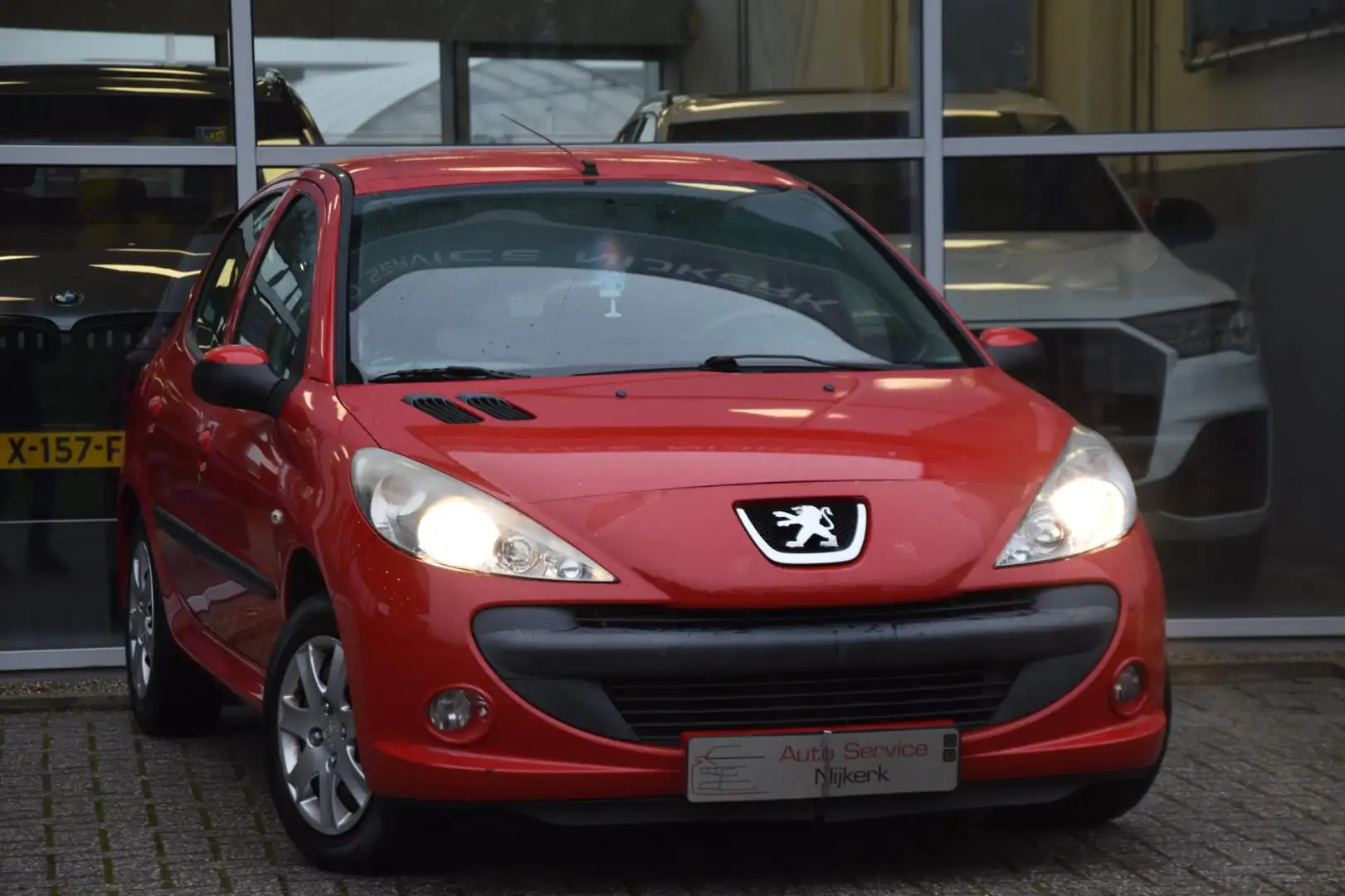 Peugeot 206 + 1.1 XR Airco 5Drs. Elek. Ramen Cd Stuurbekrachti Rouge - 1