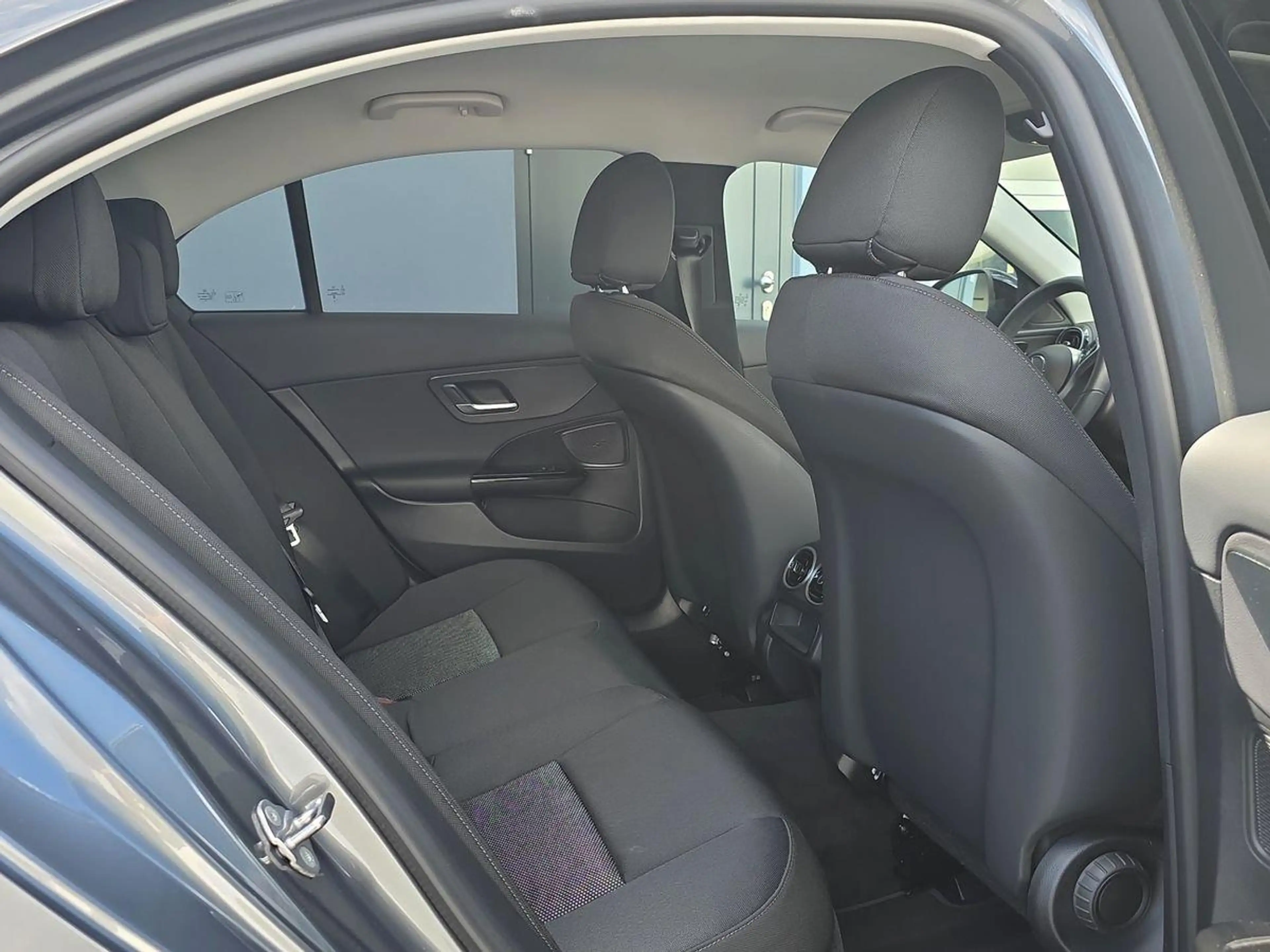 Mercedes-Benz C 220 d 9G-AUTOM STANDHZ DISTRONIC R-KAM APP LED — photo 11