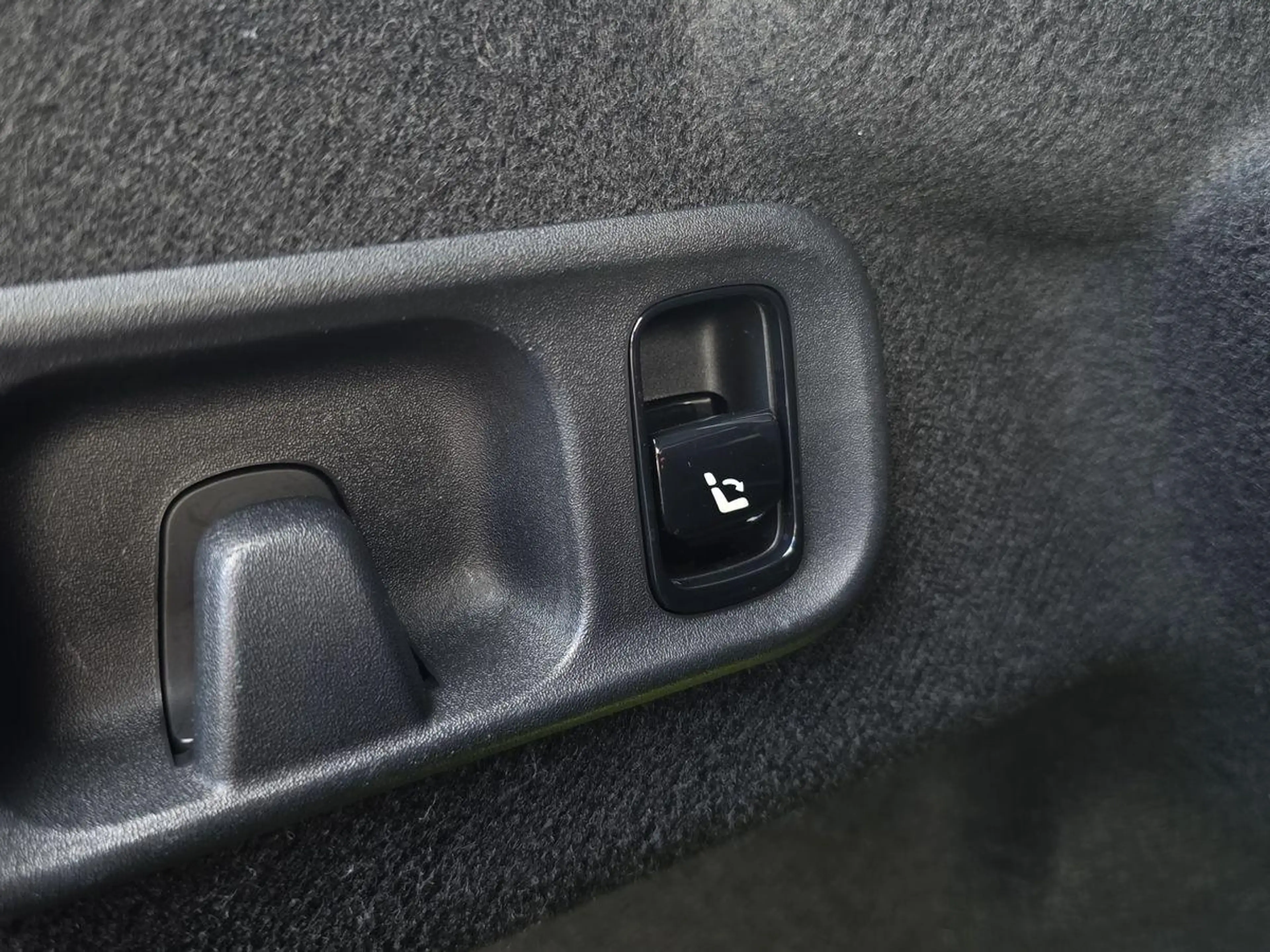 Mercedes-Benz C 220 d 9G-AUTOM STANDHZ DISTRONIC R-KAM APP LED — photo 8