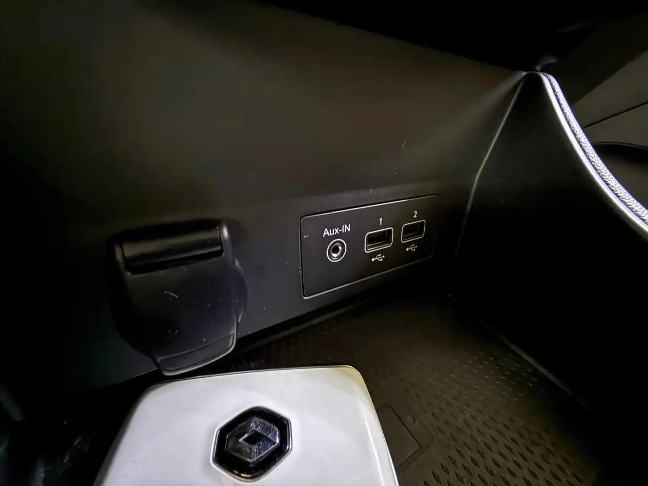 Renault Captur — photo 39