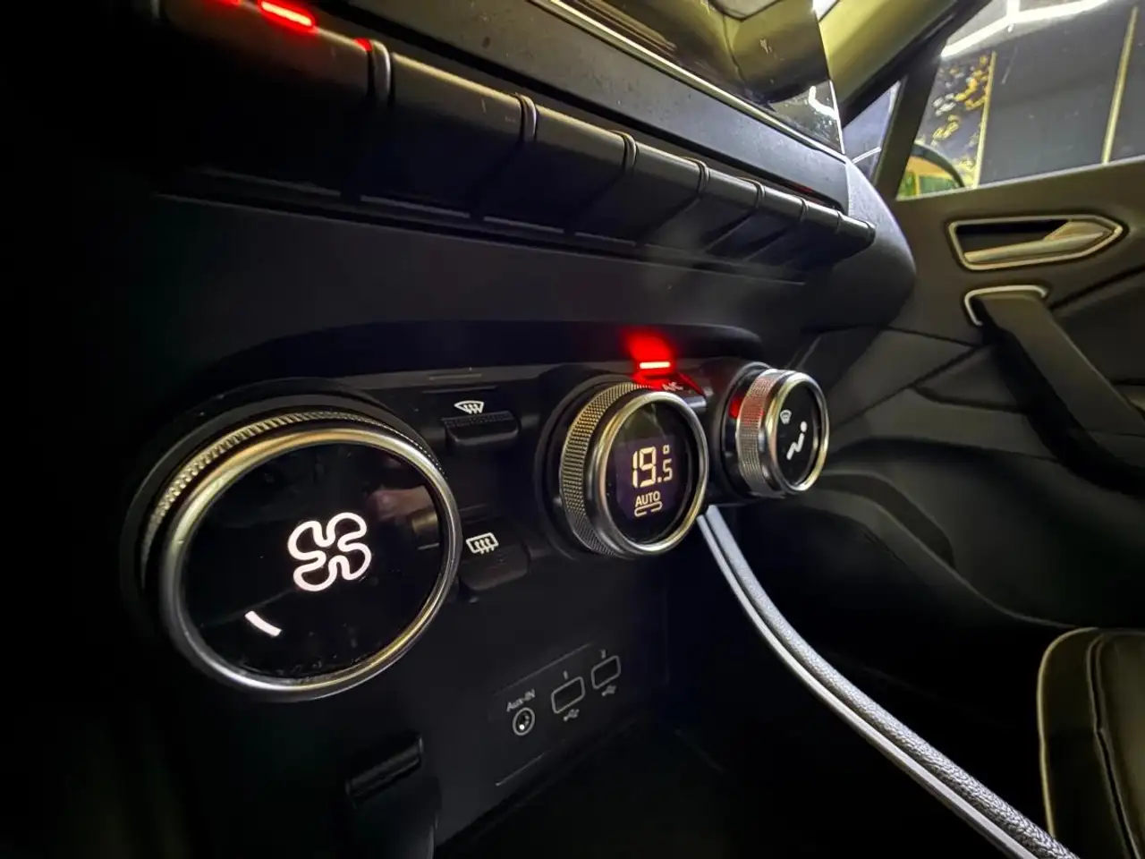 Renault Captur — photo 21