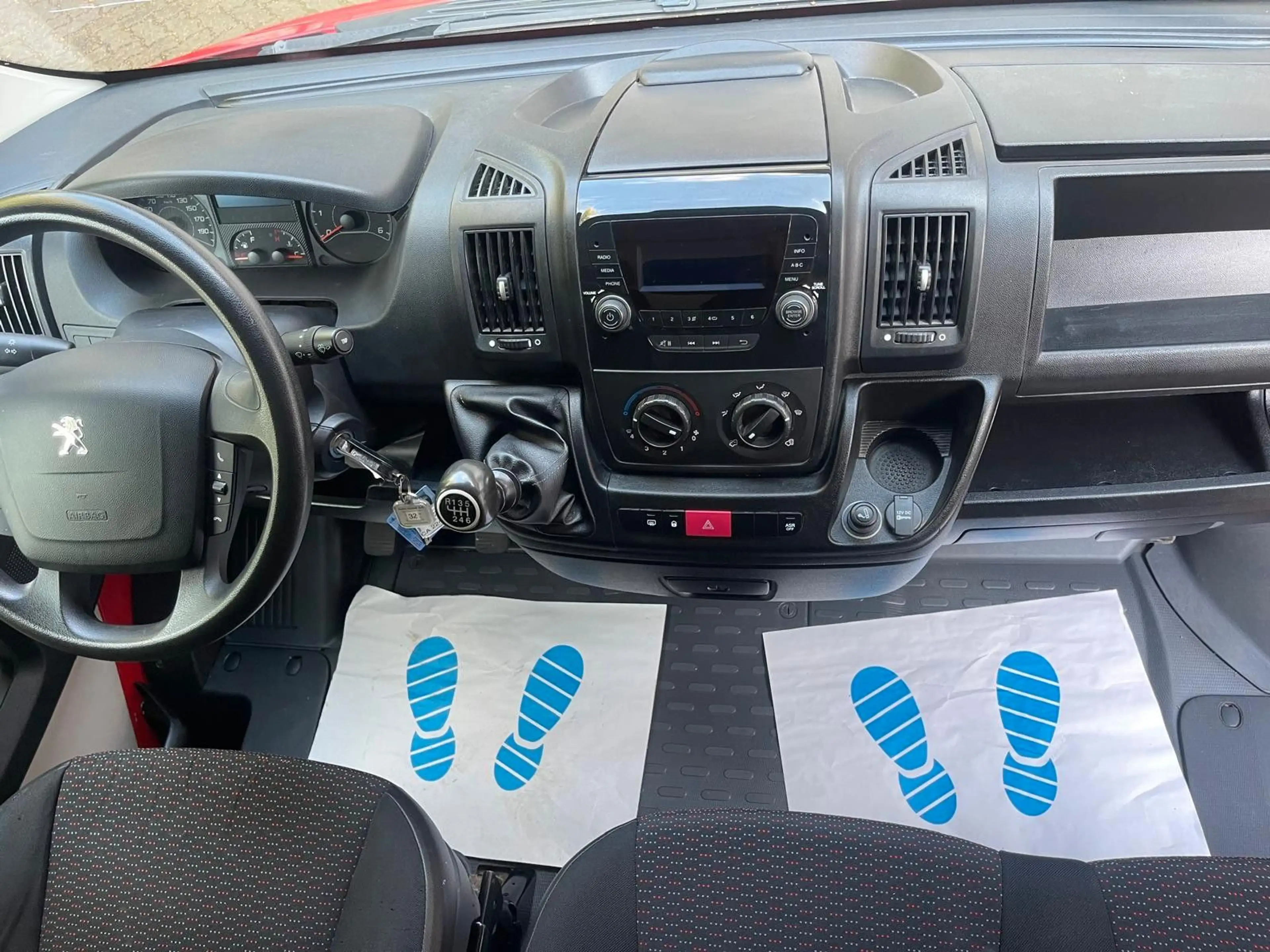 Peugeot Boxer Kasten 330 L2H1 Pro BlueHDi 110 — photo 15