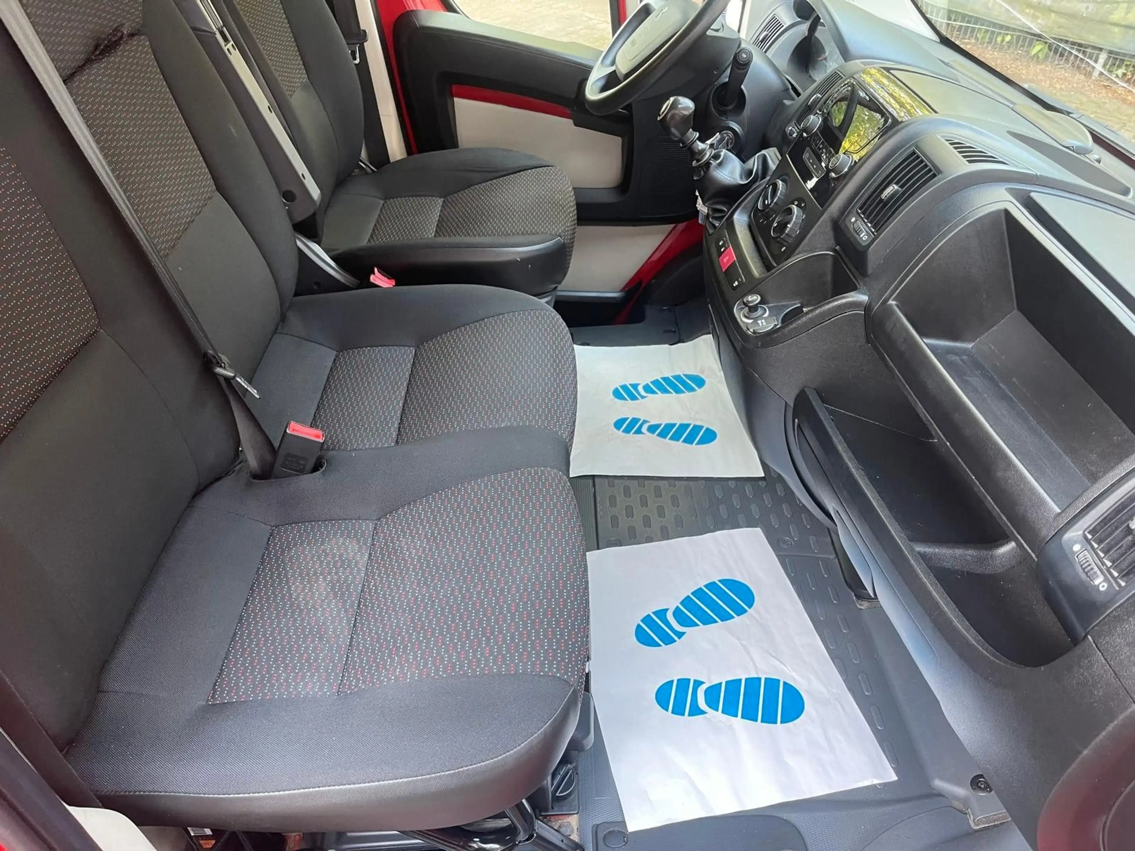 Peugeot Boxer Kasten 330 L2H1 Pro BlueHDi 110 — photo 14