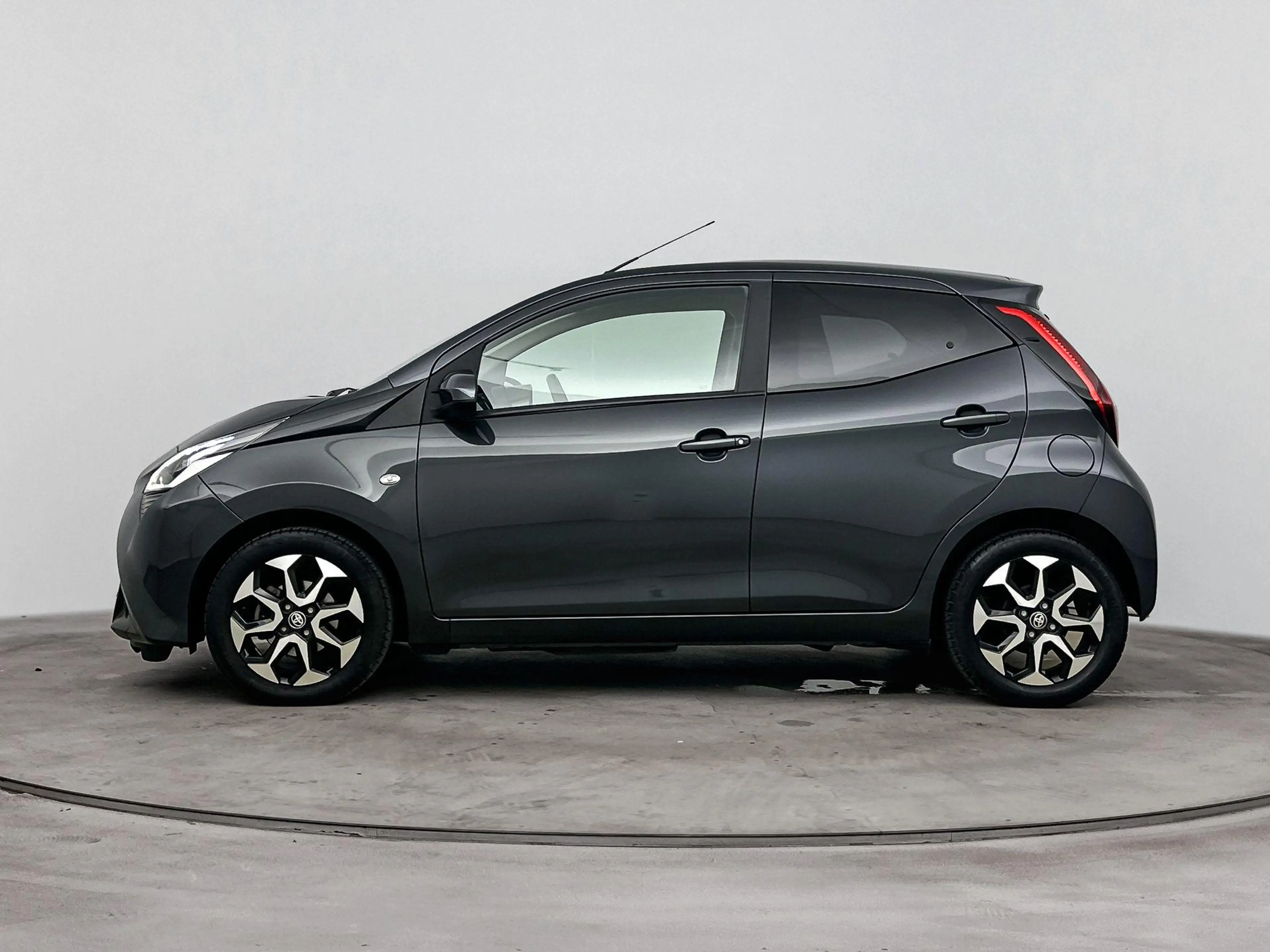 Toyota Aygo 1.0 VVT-i x-joy | Airco | getint glas | LM velgen — photo 3
