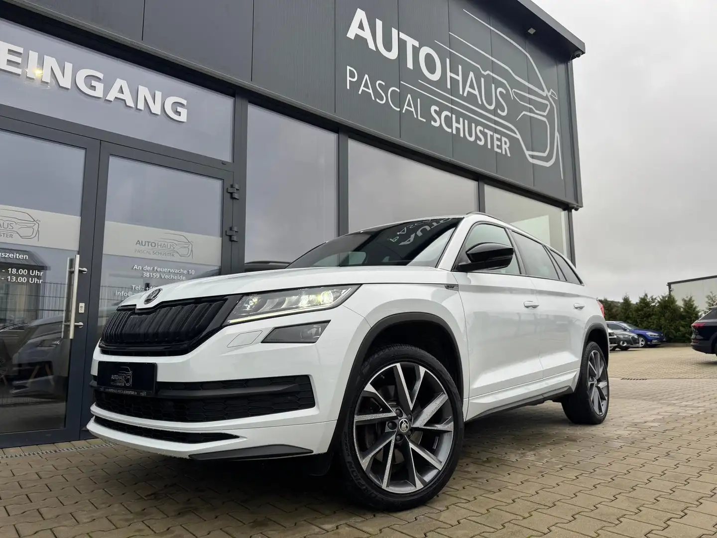 Skoda Kodiaq Sportline 4x4 2.0 TDI/DSG/LED/AHK/ACC/KAM Weiß - 1