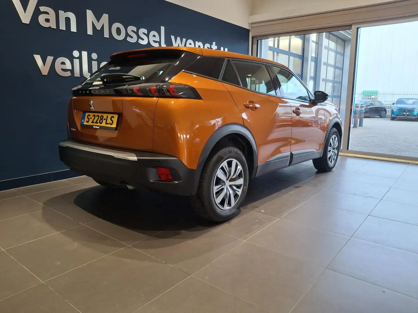 Peugeot 2008 1.2 PureTech Active | Airco | Apple Carplay/Androi Arancione - 2