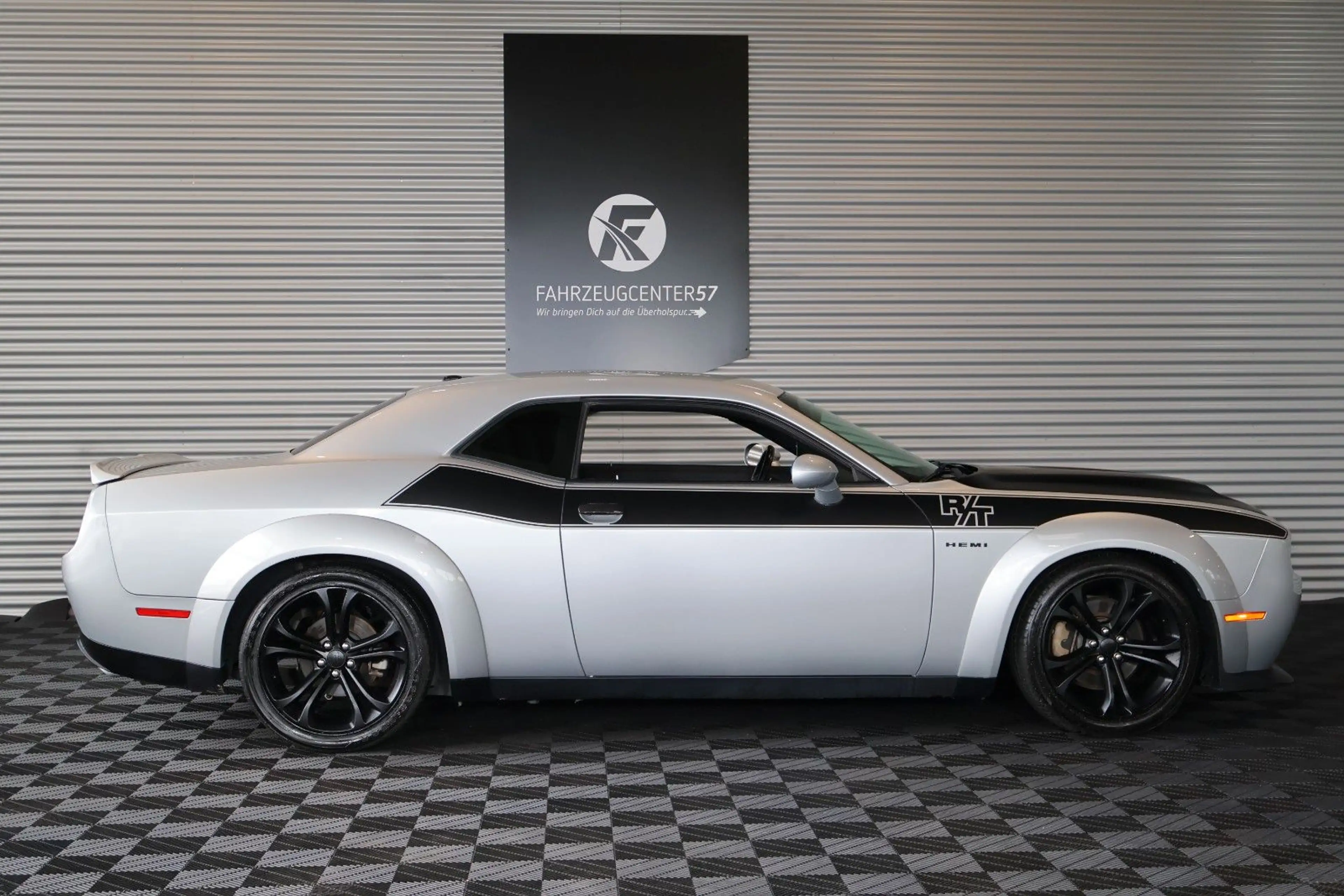Dodge Challenger R/T RWD 5.7L WIDEBODY/KAMERA/CARPLAY — photo 6