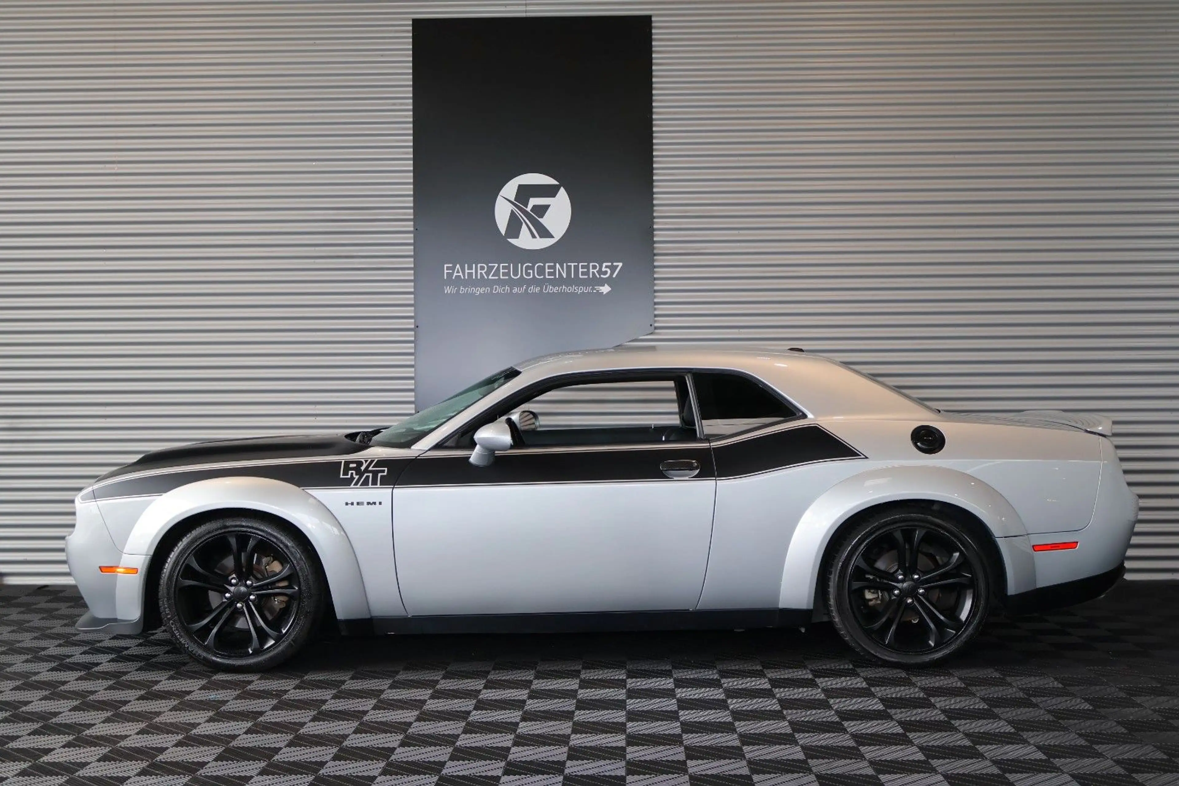 Dodge Challenger R/T RWD 5.7L WIDEBODY/KAMERA/CARPLAY — photo 2