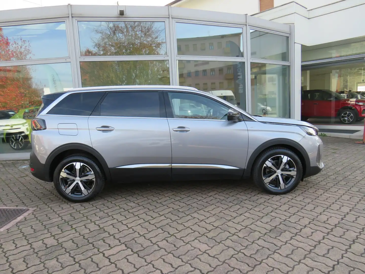 Peugeot 5008 Hybrid 136 e-DCS6 GT Gris - 2