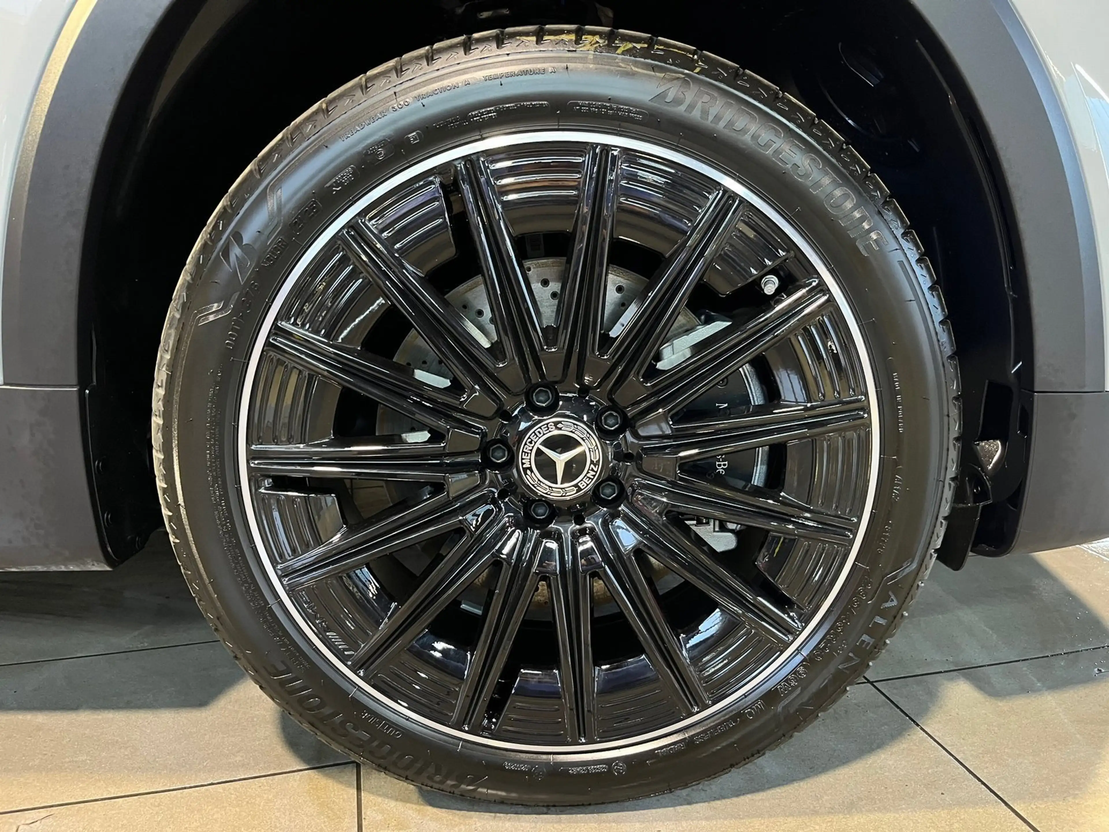 Mercedes-Benz GLB 220 d 4M AMG Night Pano/7Sitz/AHK/Distr./20" — photo 4