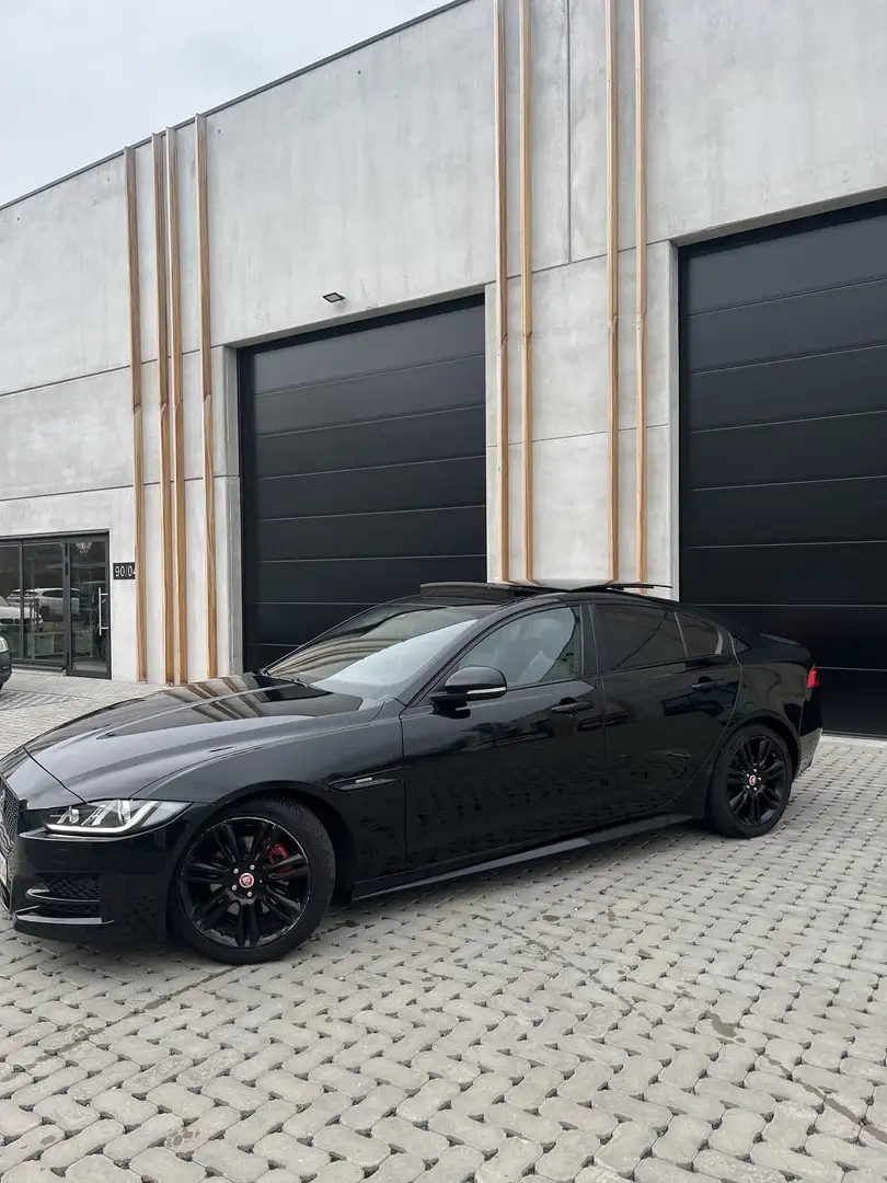 Jaguar XE 20d Aut. R-Sport Zwart - 2