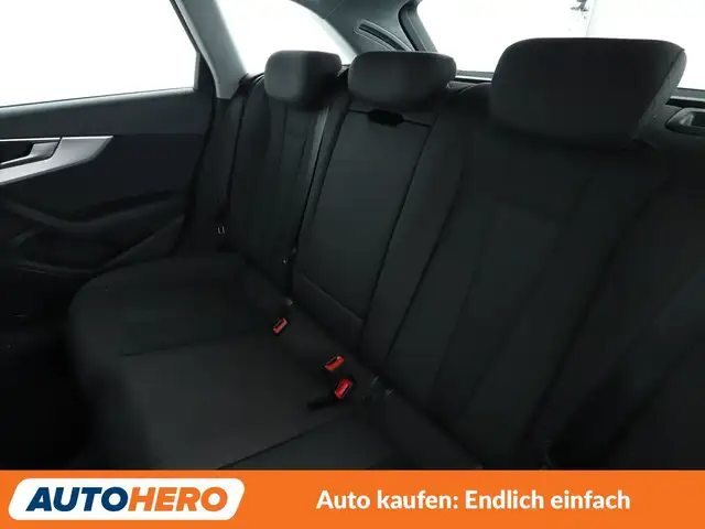 Audi A4 view 14