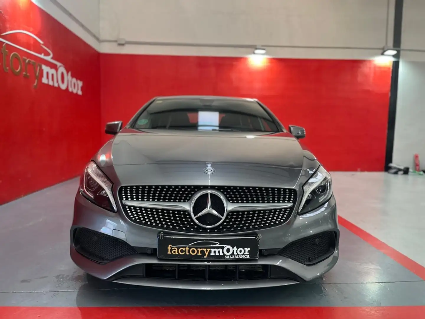 Mercedes-Benz A 200 200d 7G-DCT Gris - 2