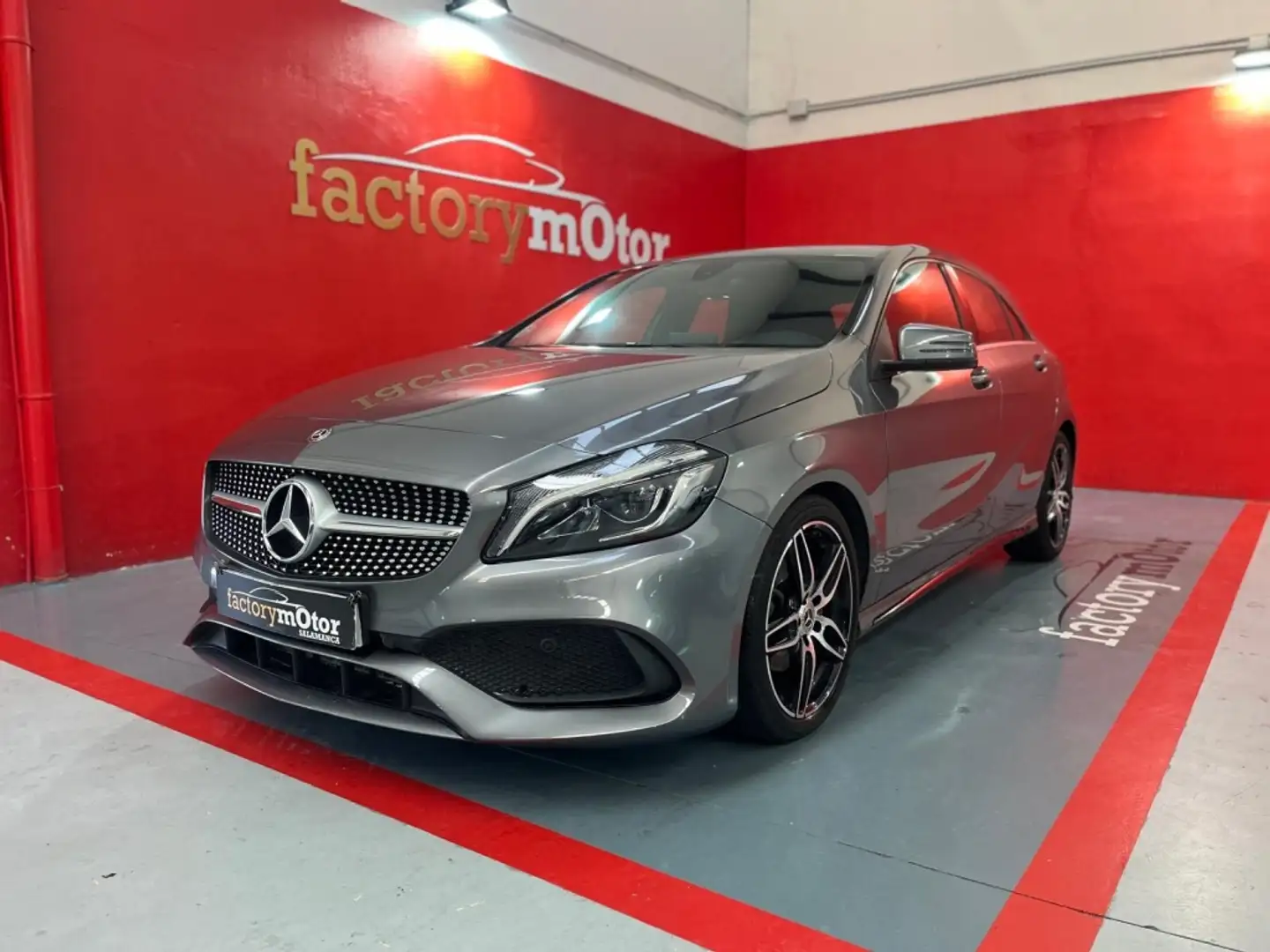 Mercedes-Benz A 200 200d 7G-DCT Gris - 1