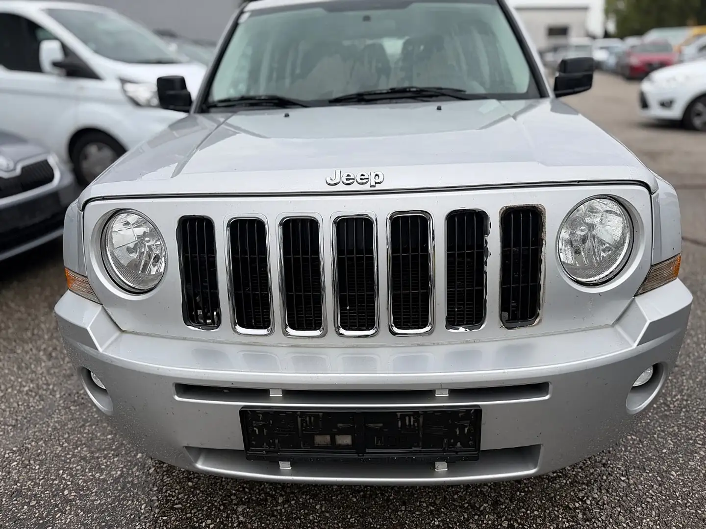 Jeep Patriot Plateado - 2