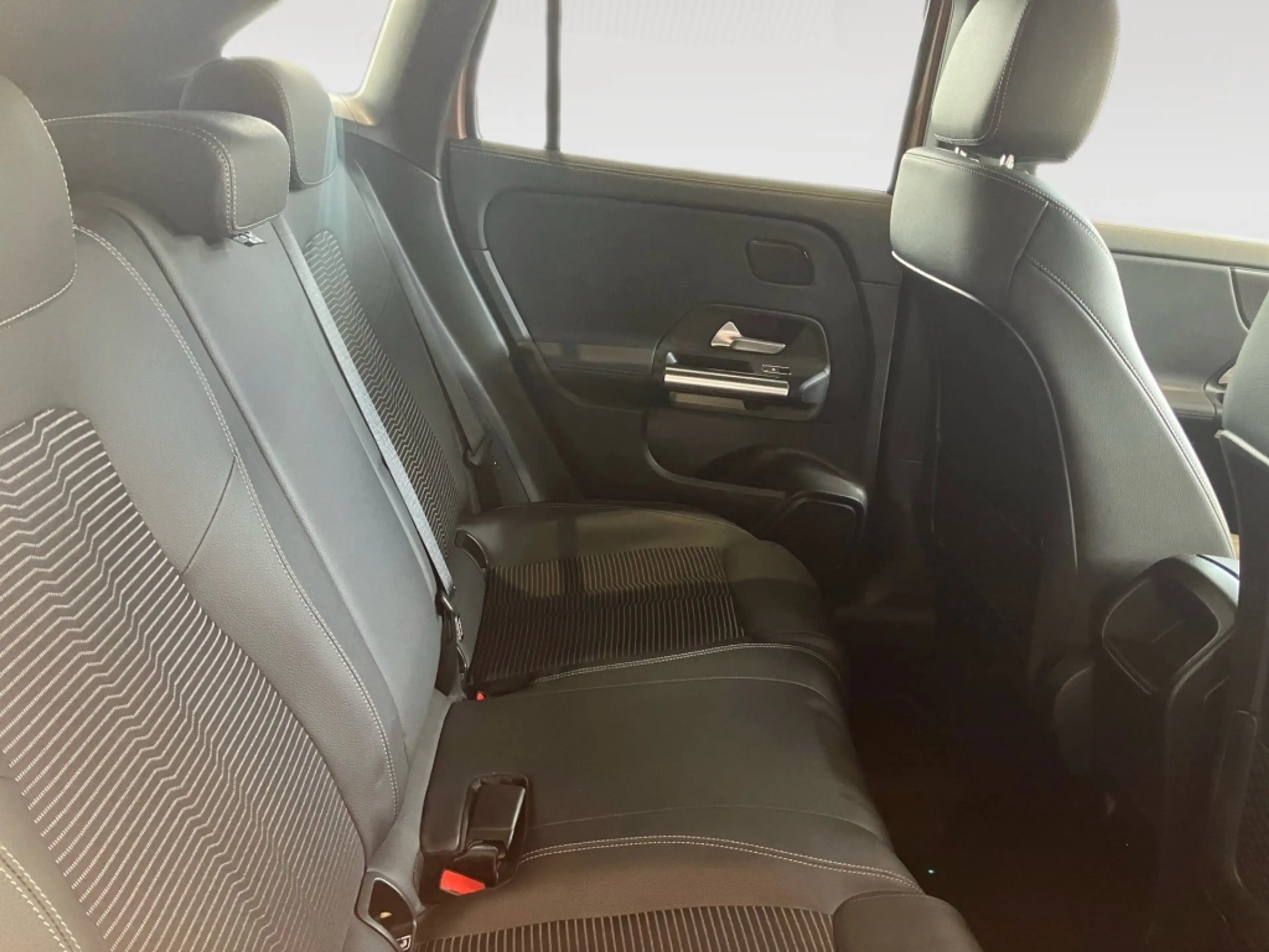 Mercedes-Benz GLA 220 d 4M Progressive+Pano+AHK+KEYLESS+MBeam — photo 9