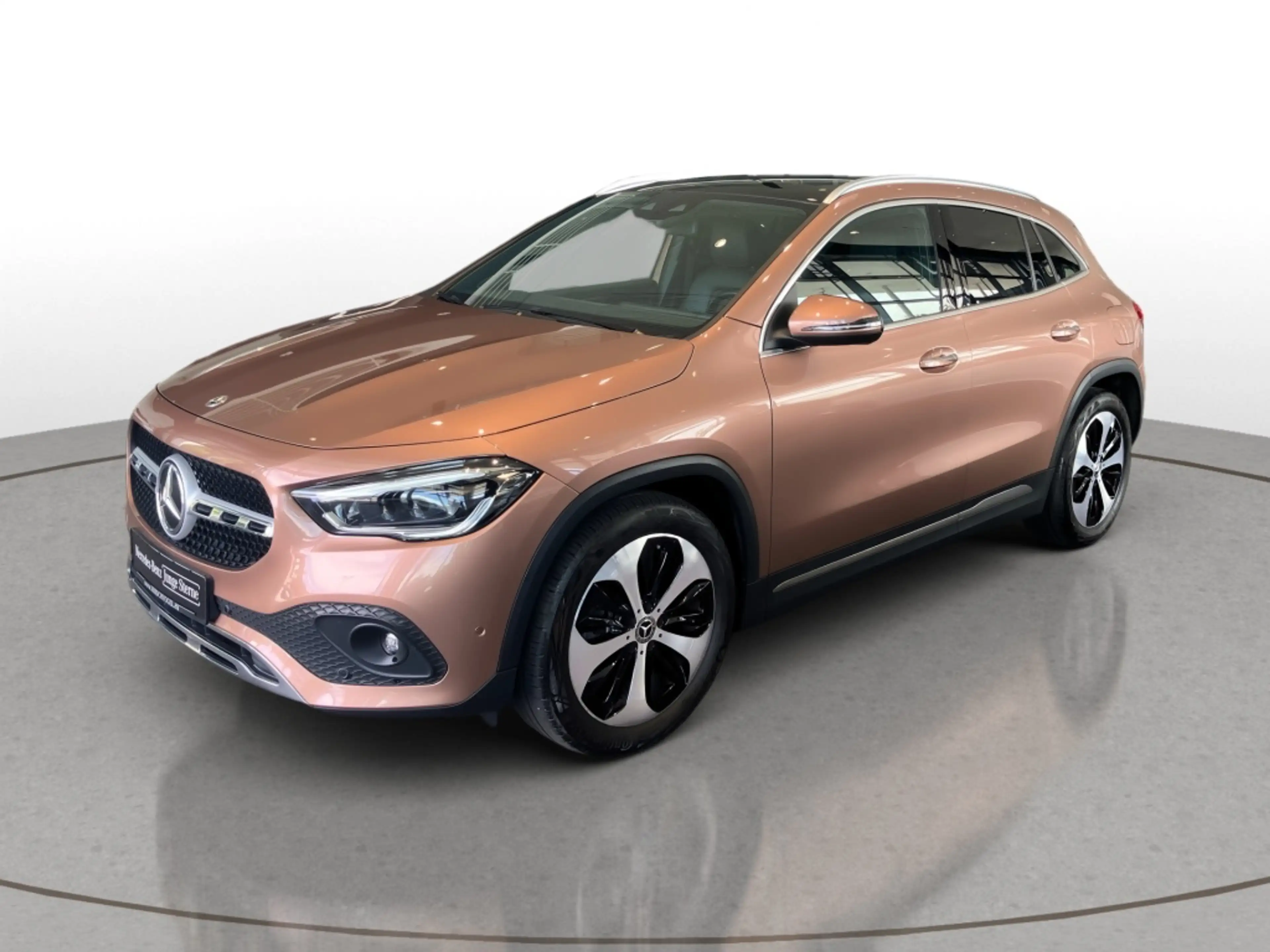 Mercedes-Benz GLA 220 d 4M Progressive+Pano+AHK+KEYLESS+MBeam — photo 2