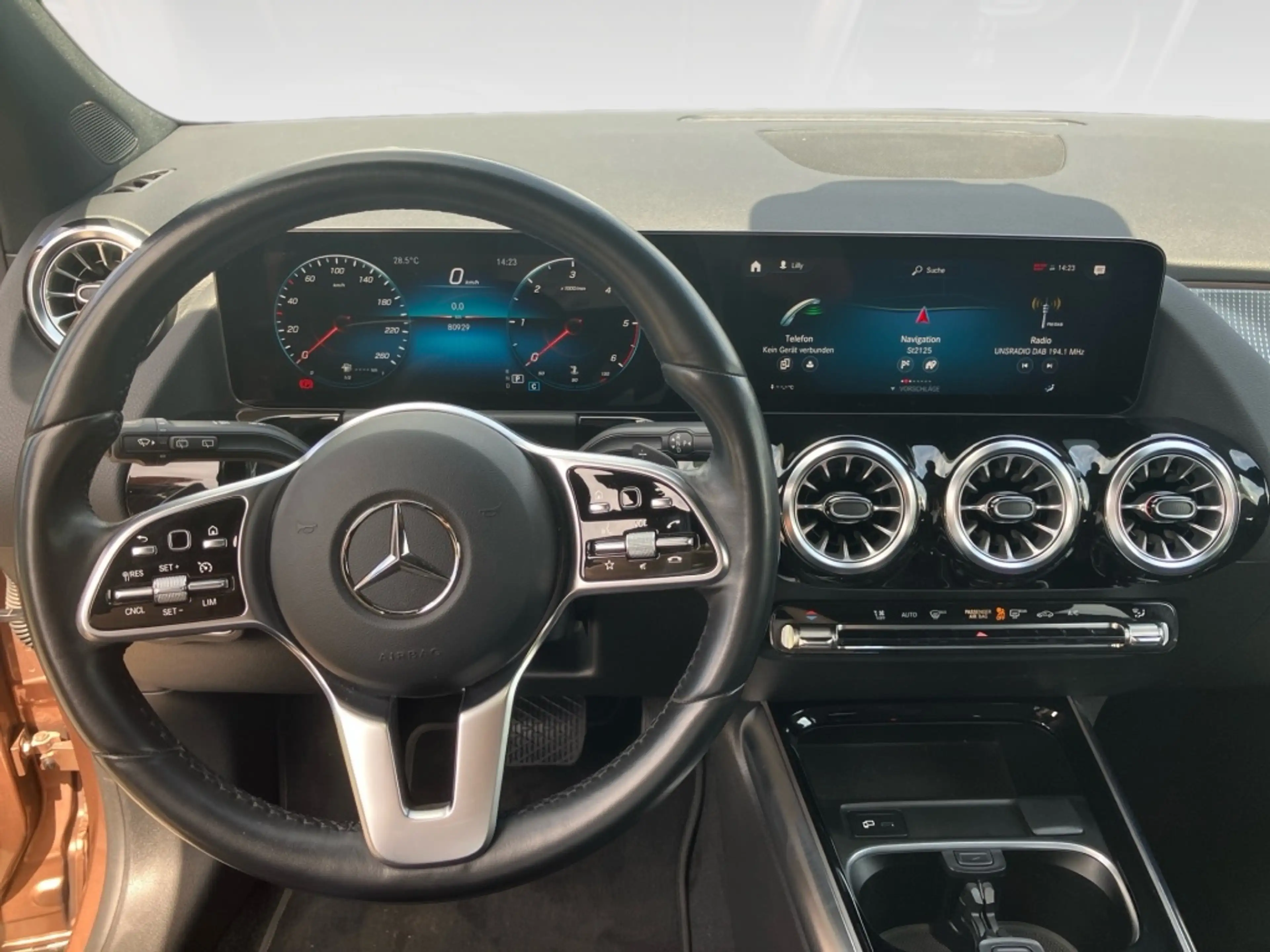 Mercedes-Benz GLA 220 d 4M Progressive+Pano+AHK+KEYLESS+MBeam — photo 12