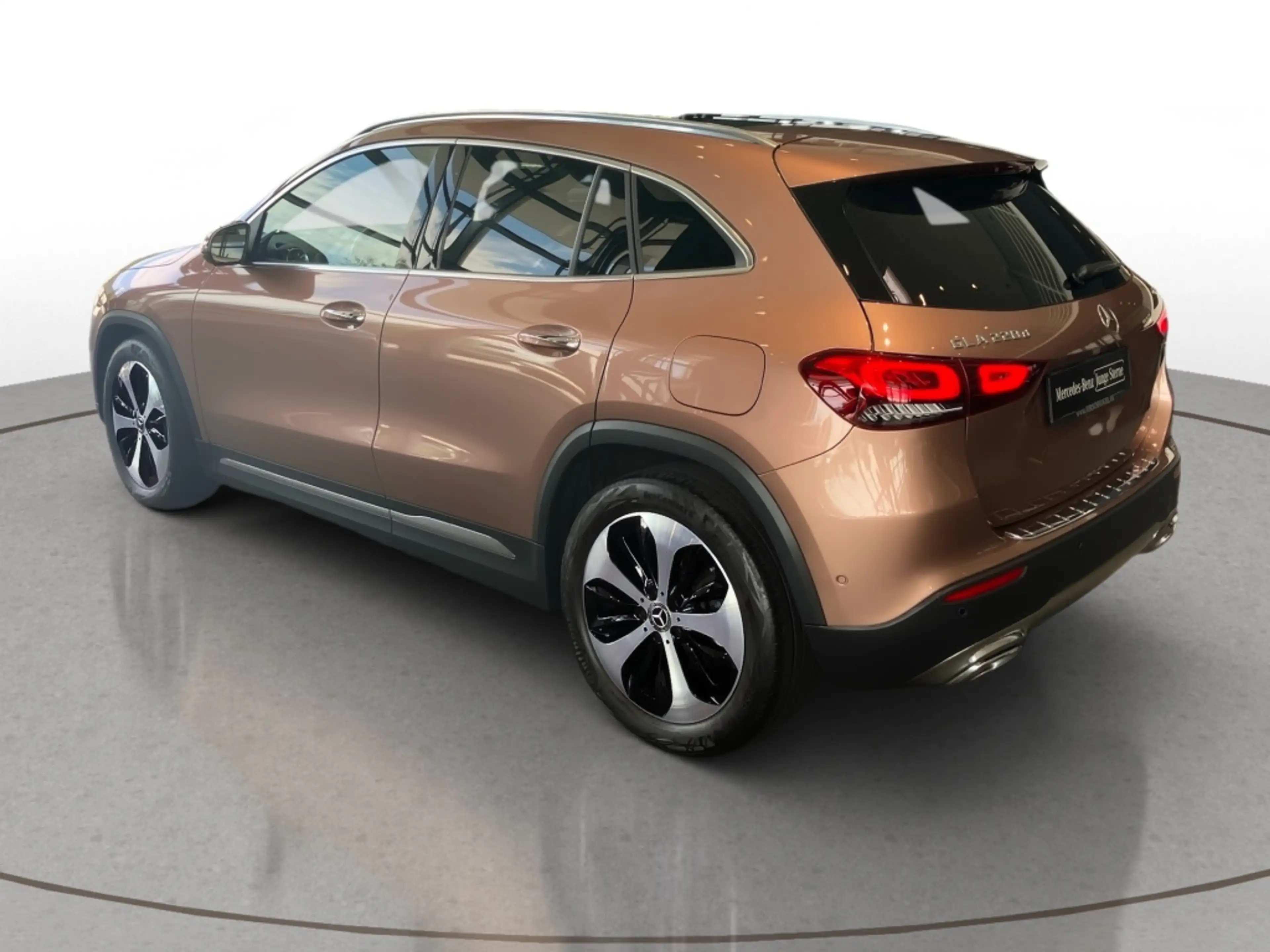 Mercedes-Benz GLA 220 d 4M Progressive+Pano+AHK+KEYLESS+MBeam — photo 7