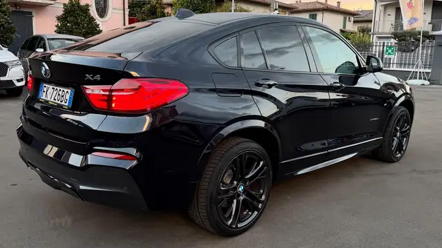 BMW X4 view 10