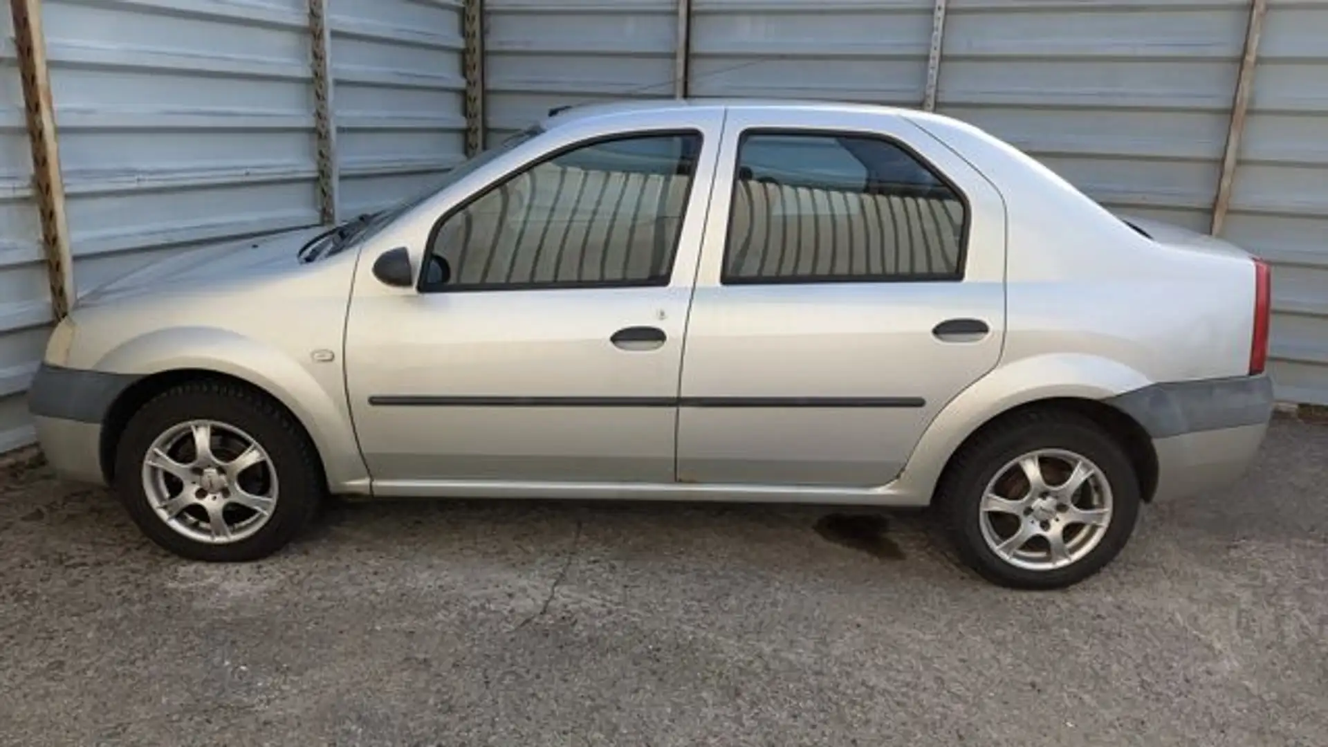 Dacia Logan Ambiance*Alufelgen*AHK*Tüv:07/2025* Silber - 2