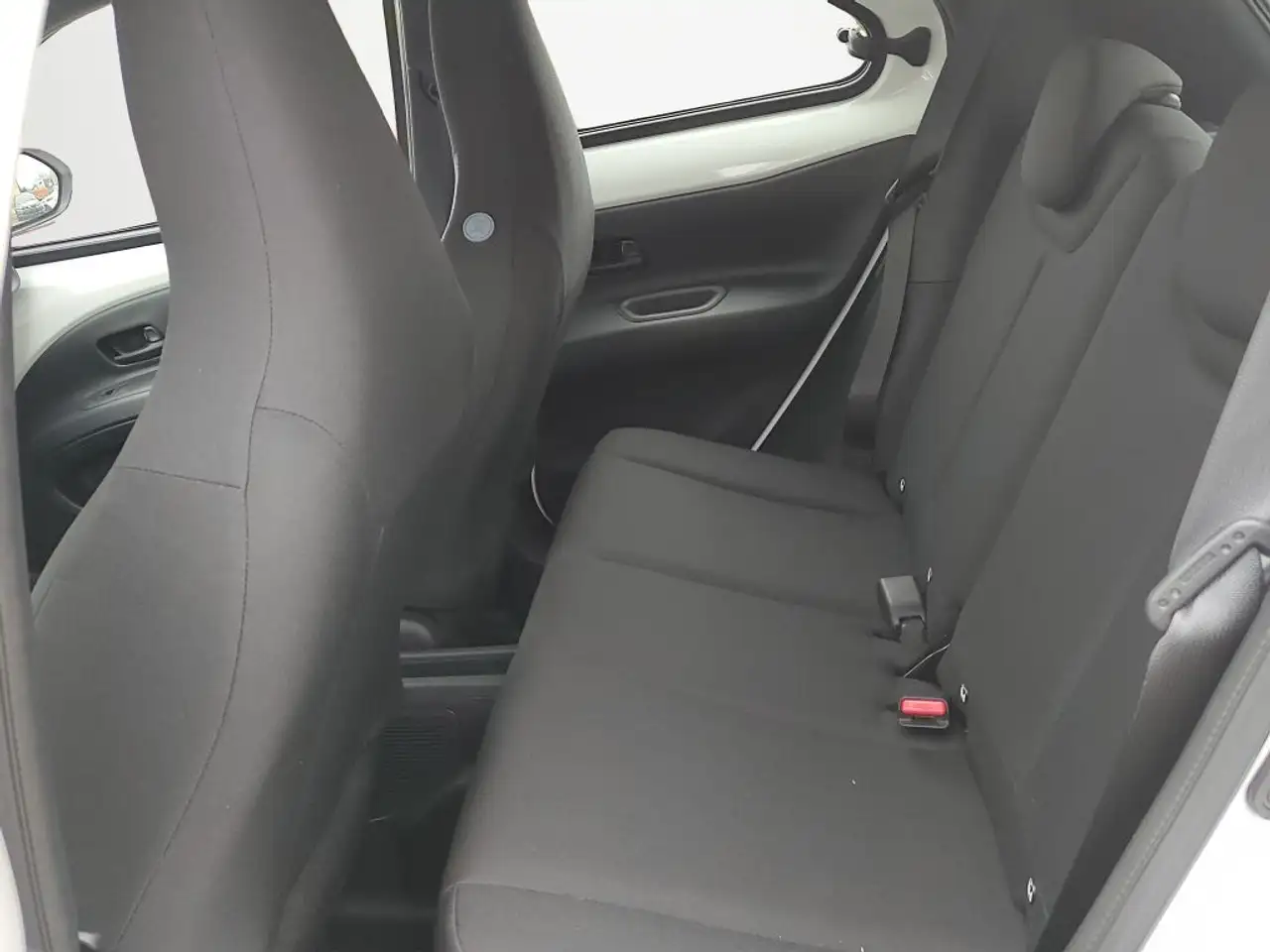 Toyota Aygo X 1,5 Hybrid Pure + Rückfahrkamera 16