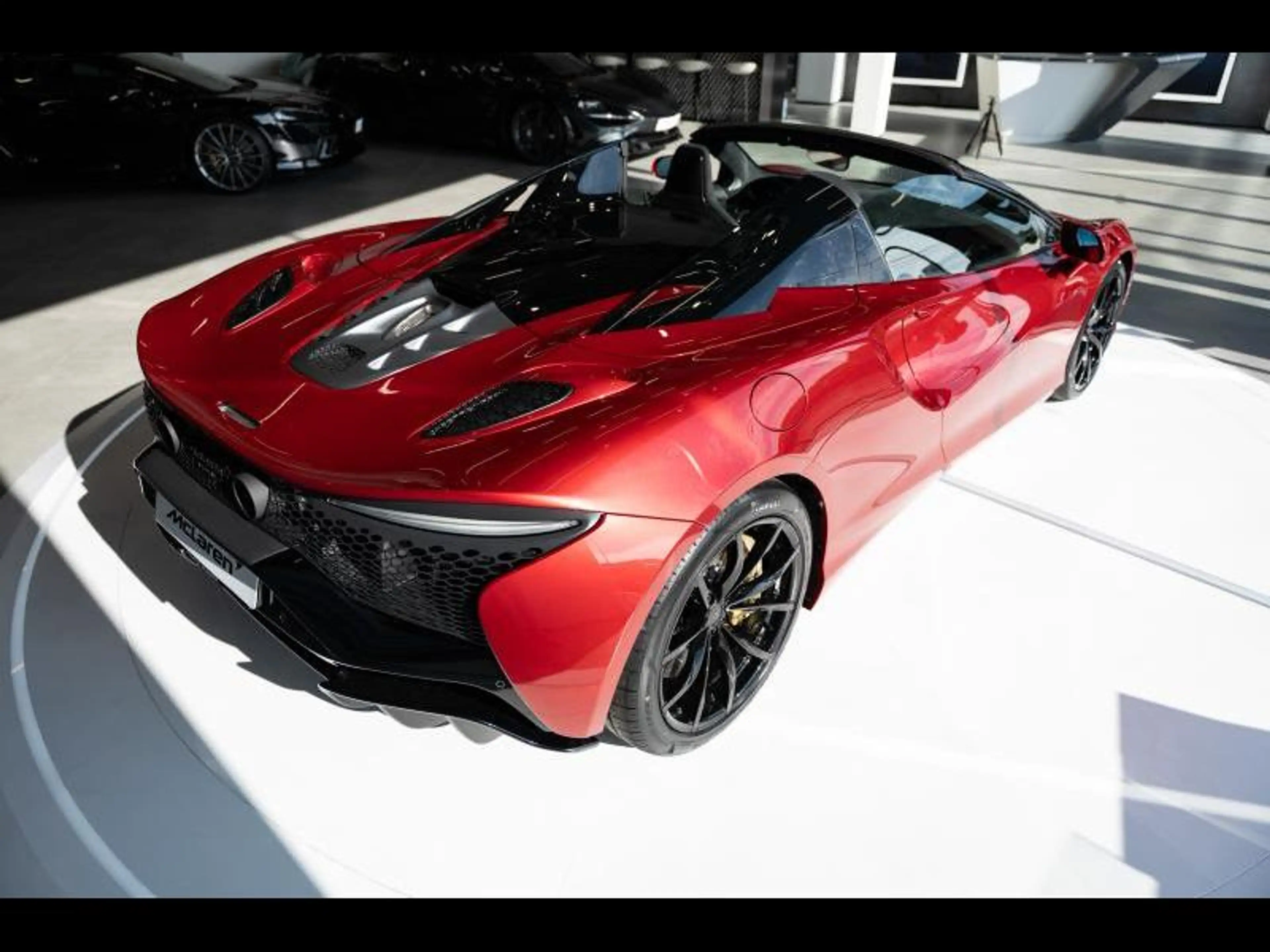 McLaren Artura Spider McLaren Artura Spider – Elite Amaranth Re — photo 11
