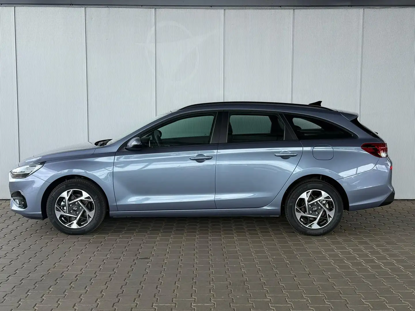 Hyundai i30 Smart 1.5 GDI / Navi / PDC V.&H + Kamera / LED / T Blau - 2