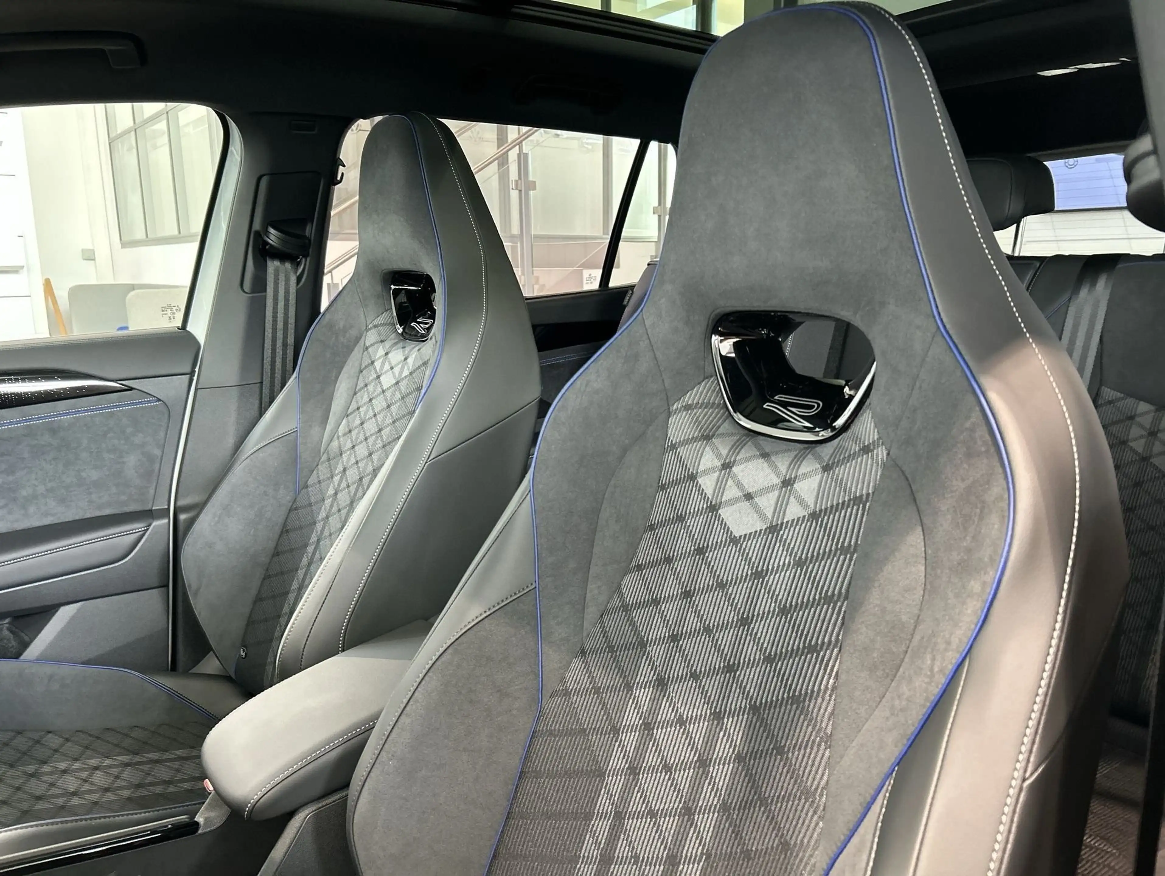 Volkswagen Tayron 1.5 eTSI DSG R-Line BlackStyle IQ.DrivePre 7-Sitz — photo 11