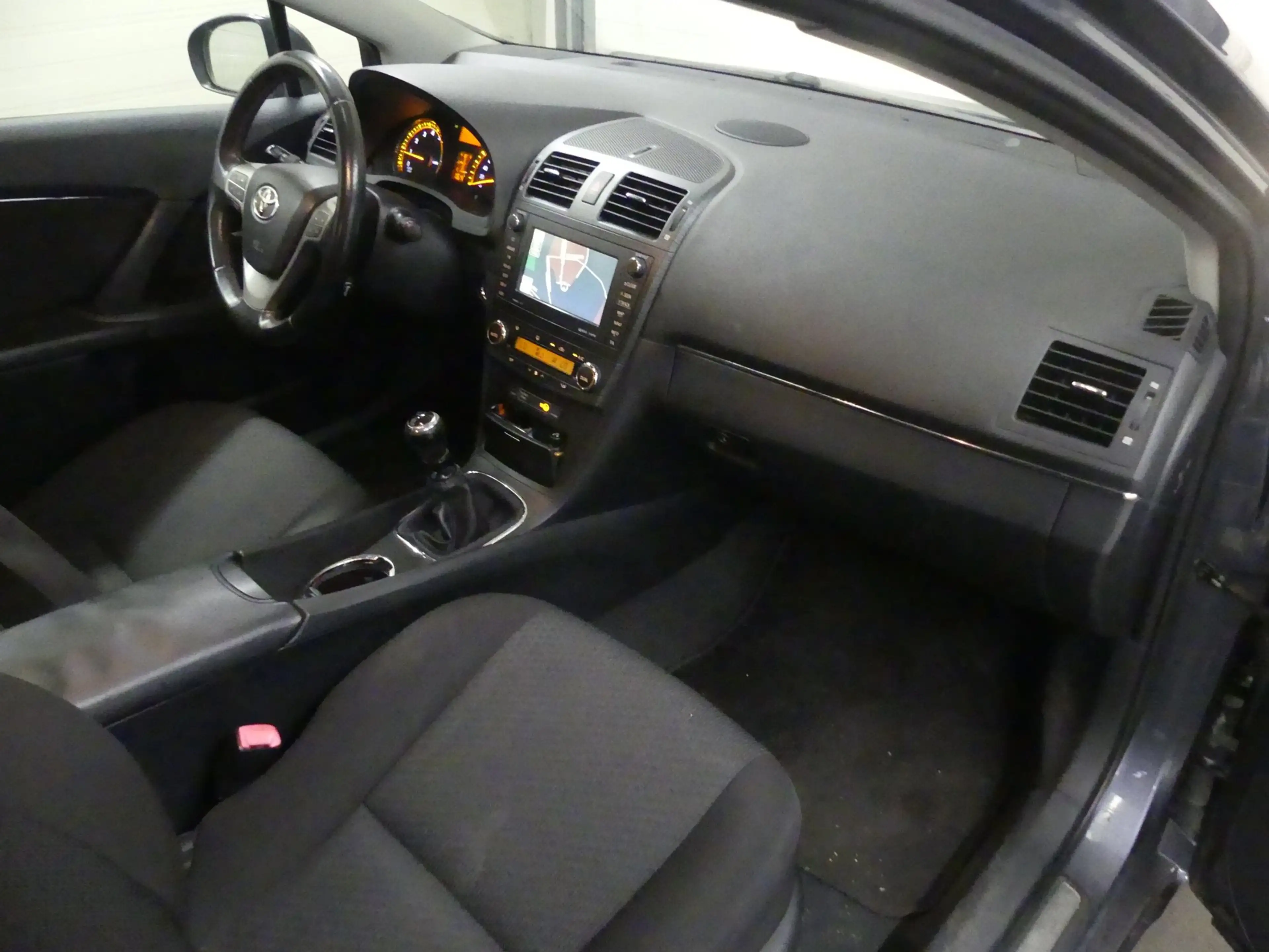 Toyota Avensis Wagon 2.0 VVTi Panoramic Business Special - Trekha — photo 13