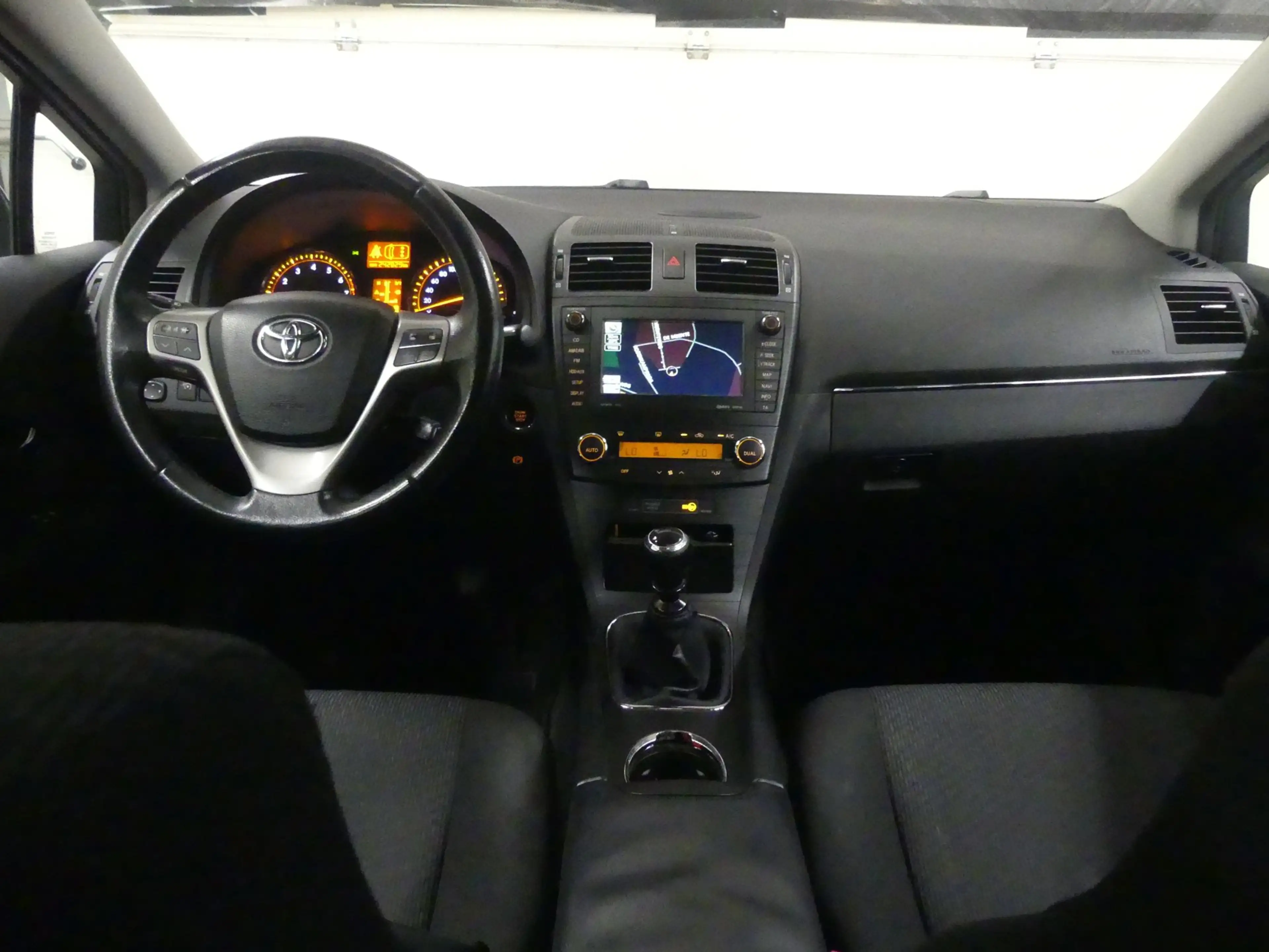 Toyota Avensis Wagon 2.0 VVTi Panoramic Business Special - Trekha — photo 11