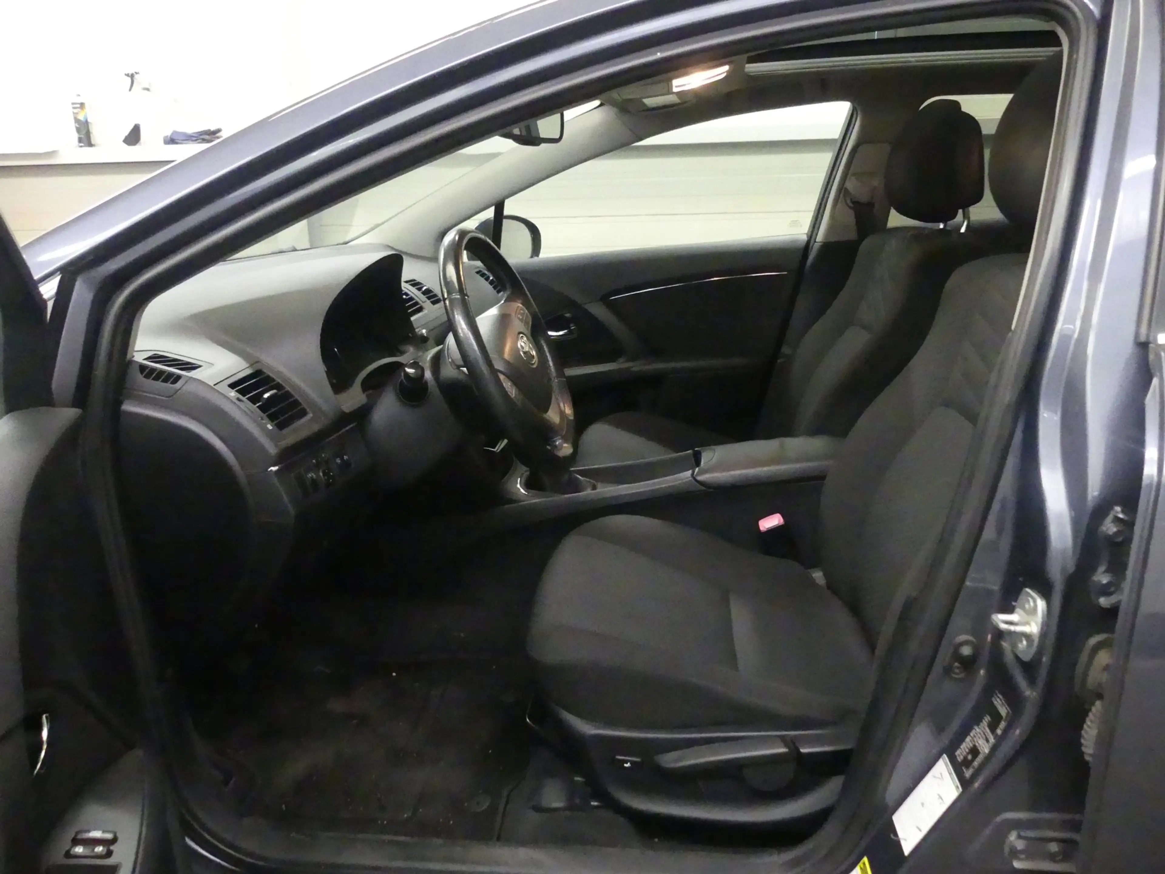 Toyota Avensis Wagon 2.0 VVTi Panoramic Business Special - Trekha — photo 2