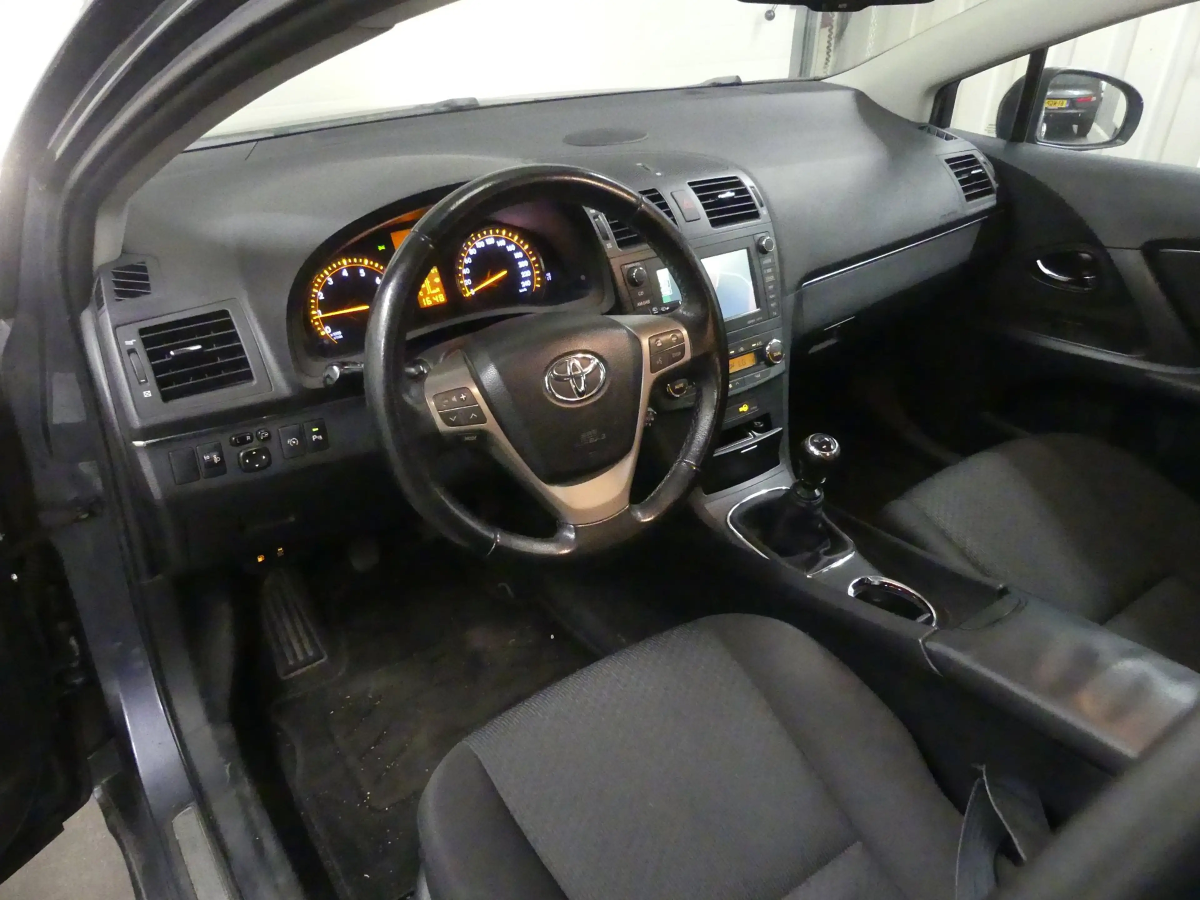 Toyota Avensis Wagon 2.0 VVTi Panoramic Business Special - Trekha — photo 9